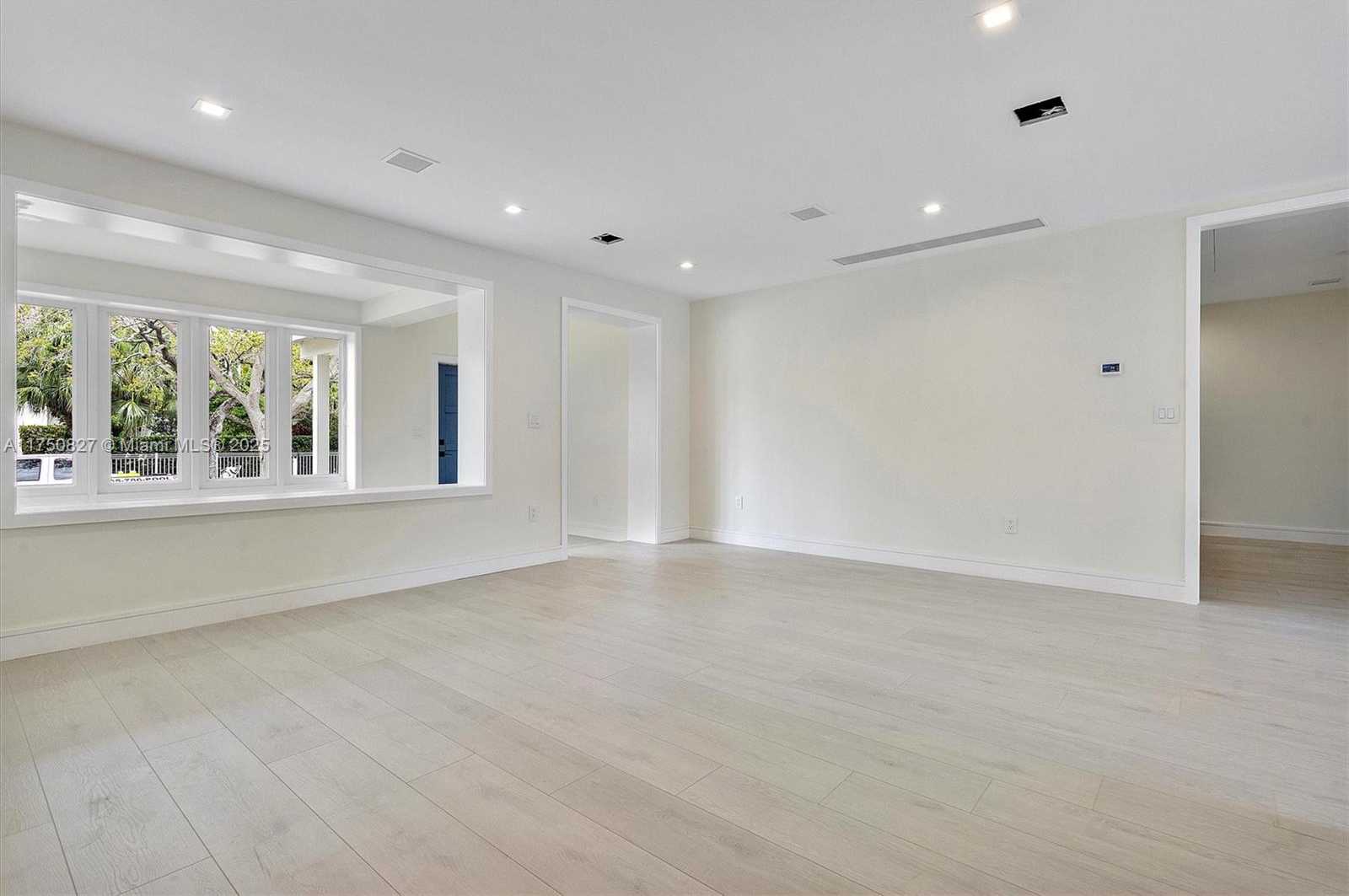 Small Image of 1930 ALAMANDA DR, North Miami Number 17