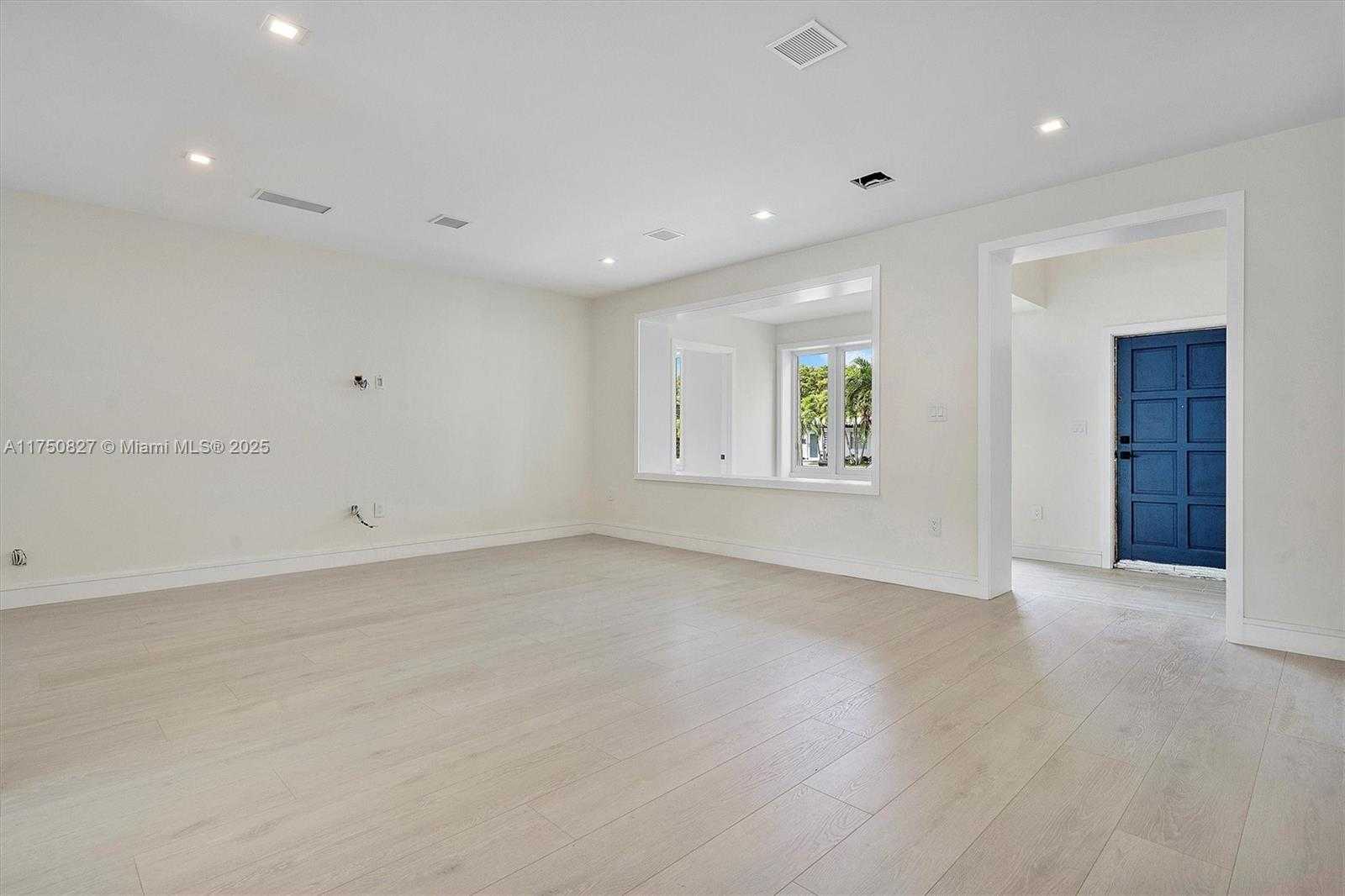 Small Image of 1930 ALAMANDA DR, North Miami Number 18