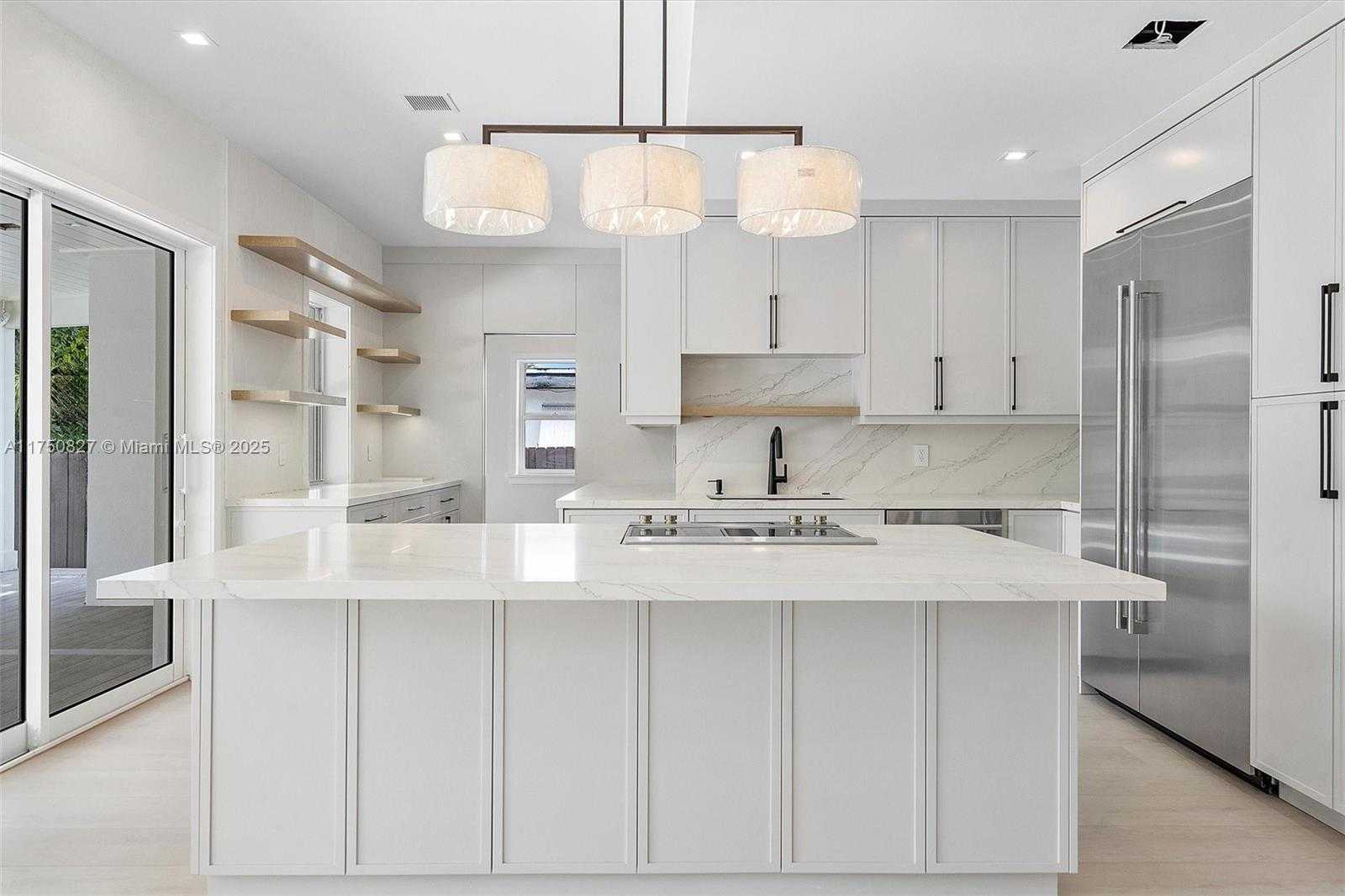 Small Image of 1930 ALAMANDA DR, North Miami Number 2