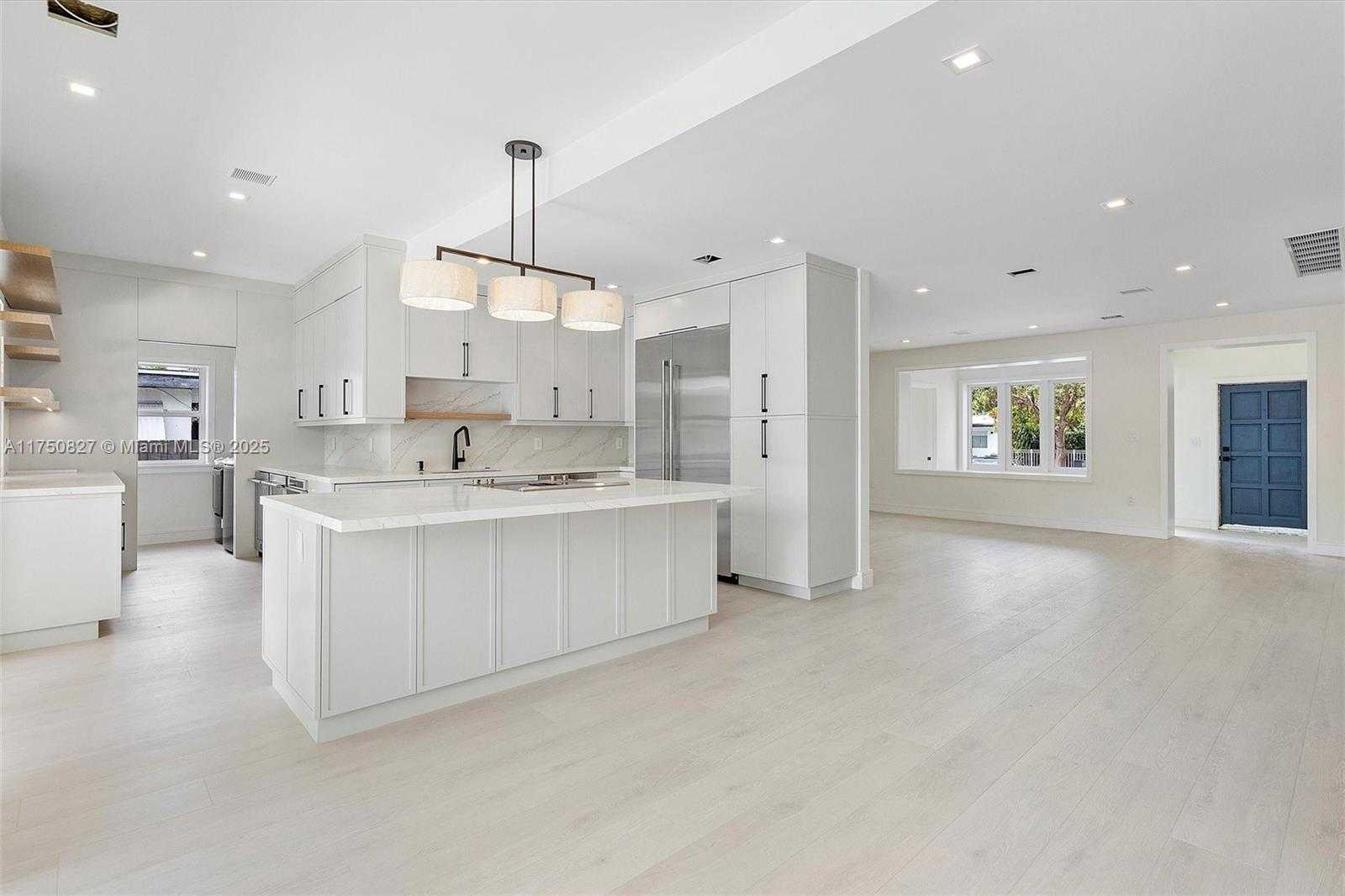 Small Image of 1930 ALAMANDA DR, North Miami Number 3