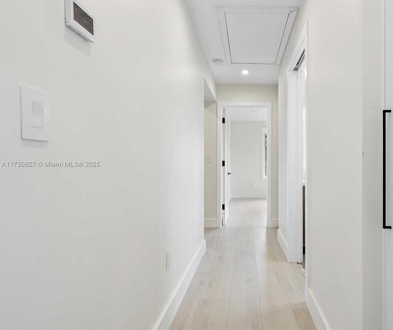 Small Image of 1930 ALAMANDA DR, North Miami Number 30