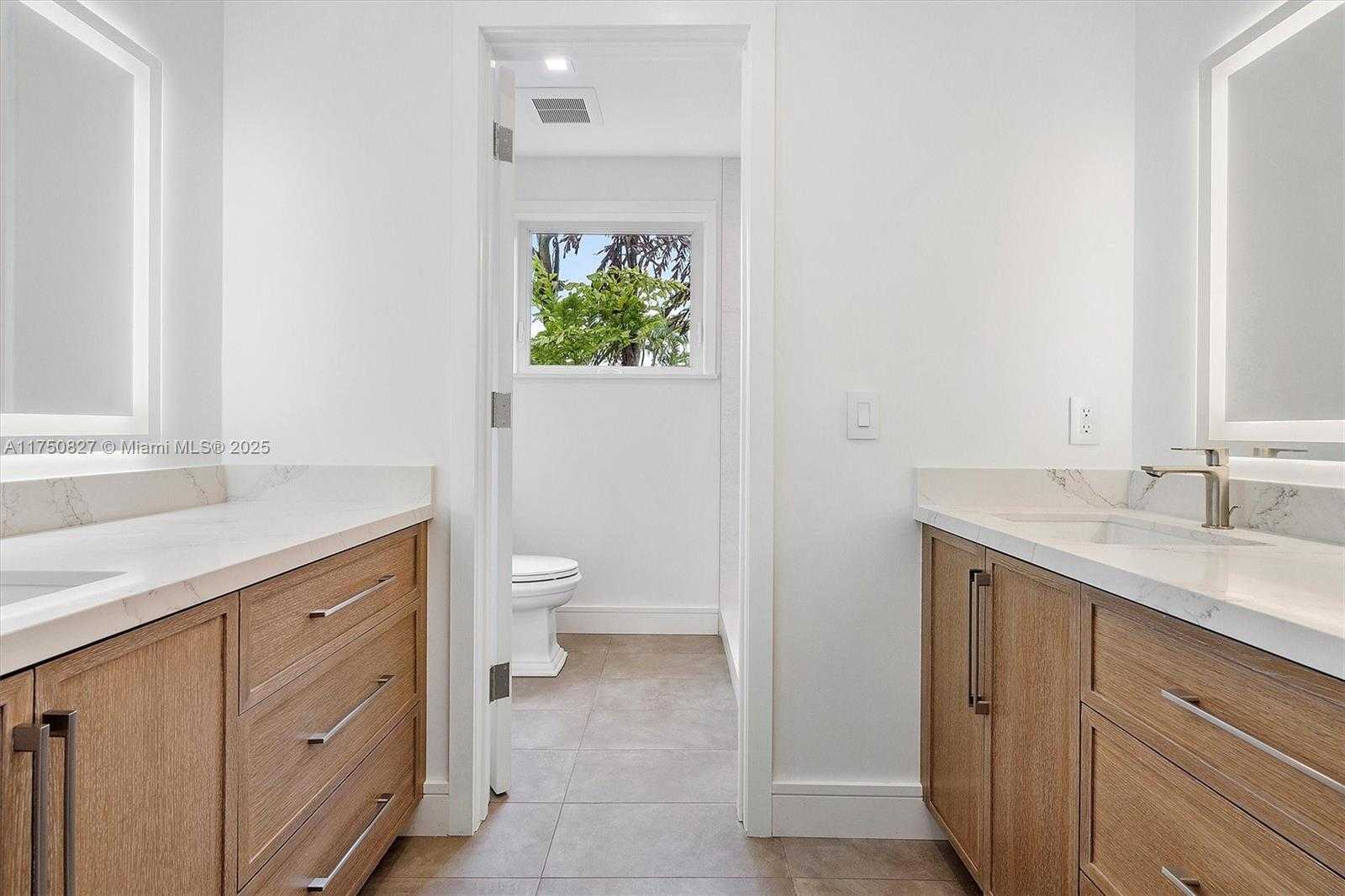Small Image of 1930 ALAMANDA DR, North Miami Number 37