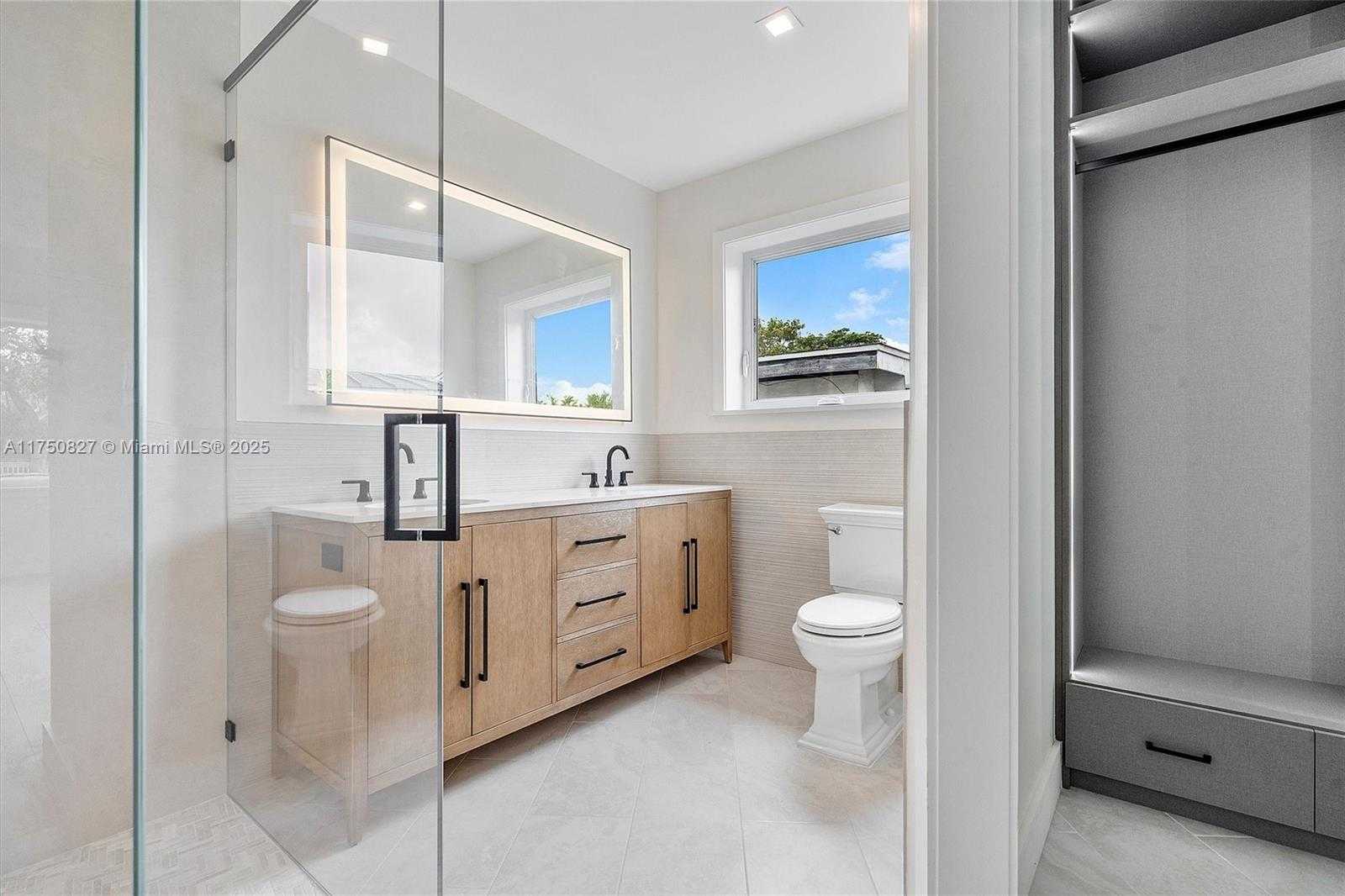 Small Image of 1930 ALAMANDA DR, North Miami Number 47
