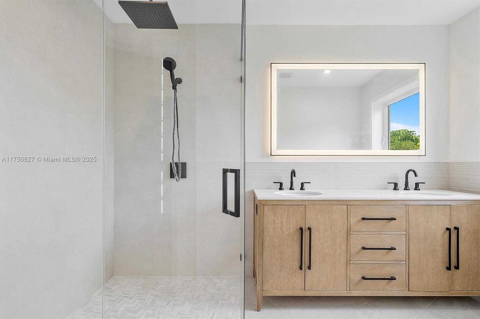 Small Image of 1930 ALAMANDA DR, North Miami Number 49