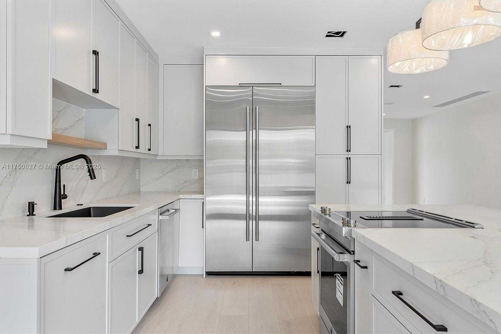 Small Image of 1930 ALAMANDA DR, North Miami Number 7