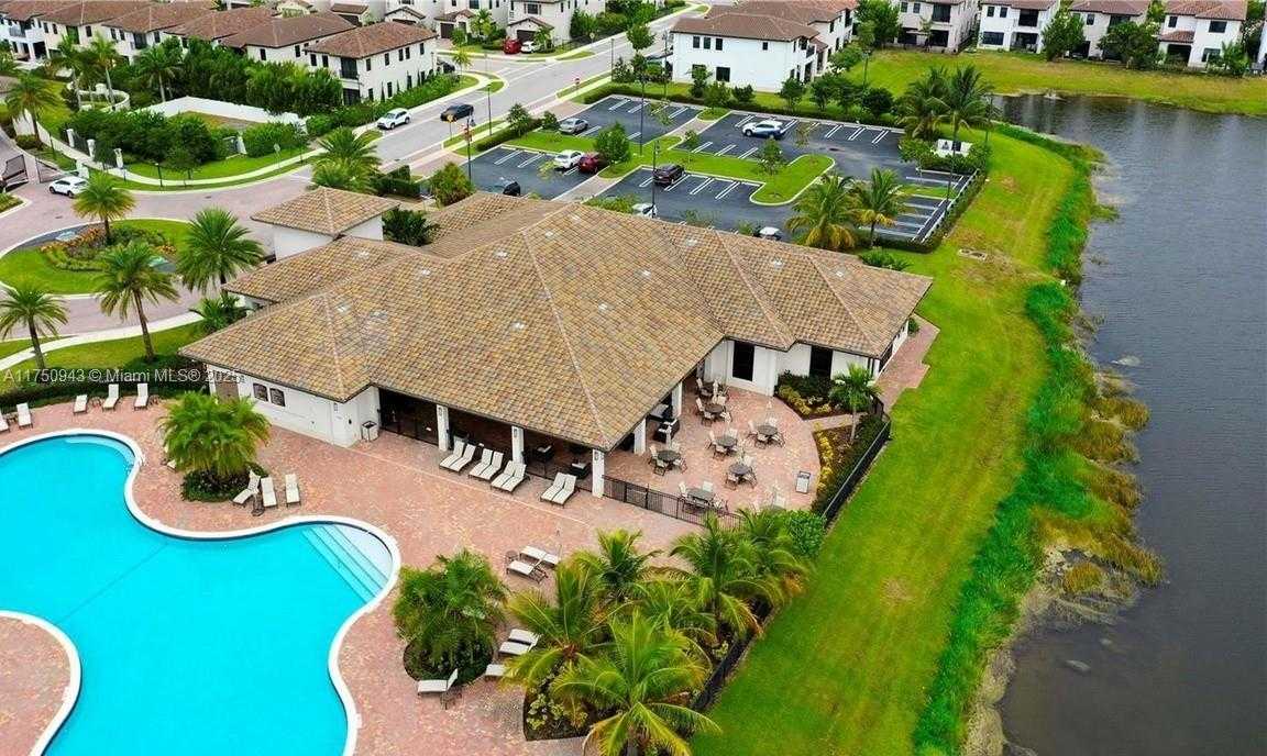 Small Image of 9776 WEST 34TH AVE, Hialeah Number 14