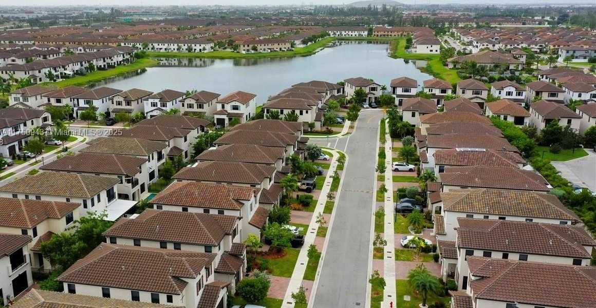 Small Image of 9776 WEST 34TH AVE, Hialeah Number 15