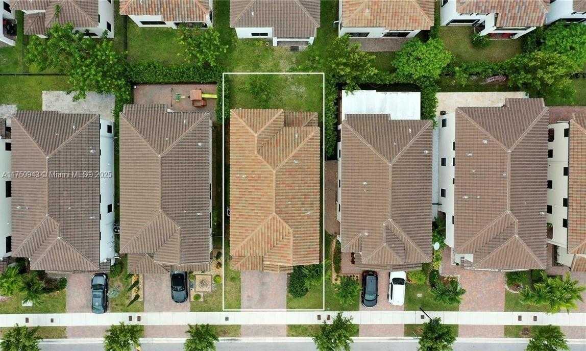 Small Image of 9776 WEST 34TH AVE, Hialeah Number 3
