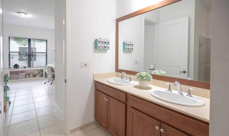 Small Image of 9776 WEST 34TH AVE, Hialeah Number 38