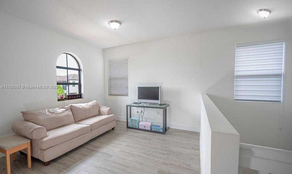 Small Image of 9776 WEST 34TH AVE, Hialeah Number 43