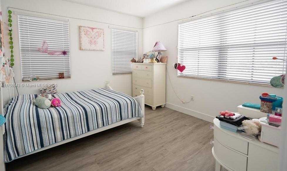 Small Image of 9776 WEST 34TH AVE, Hialeah Number 46