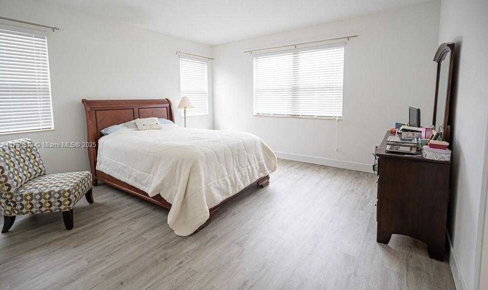 Small Image of 9776 WEST 34TH AVE, Hialeah Number 51