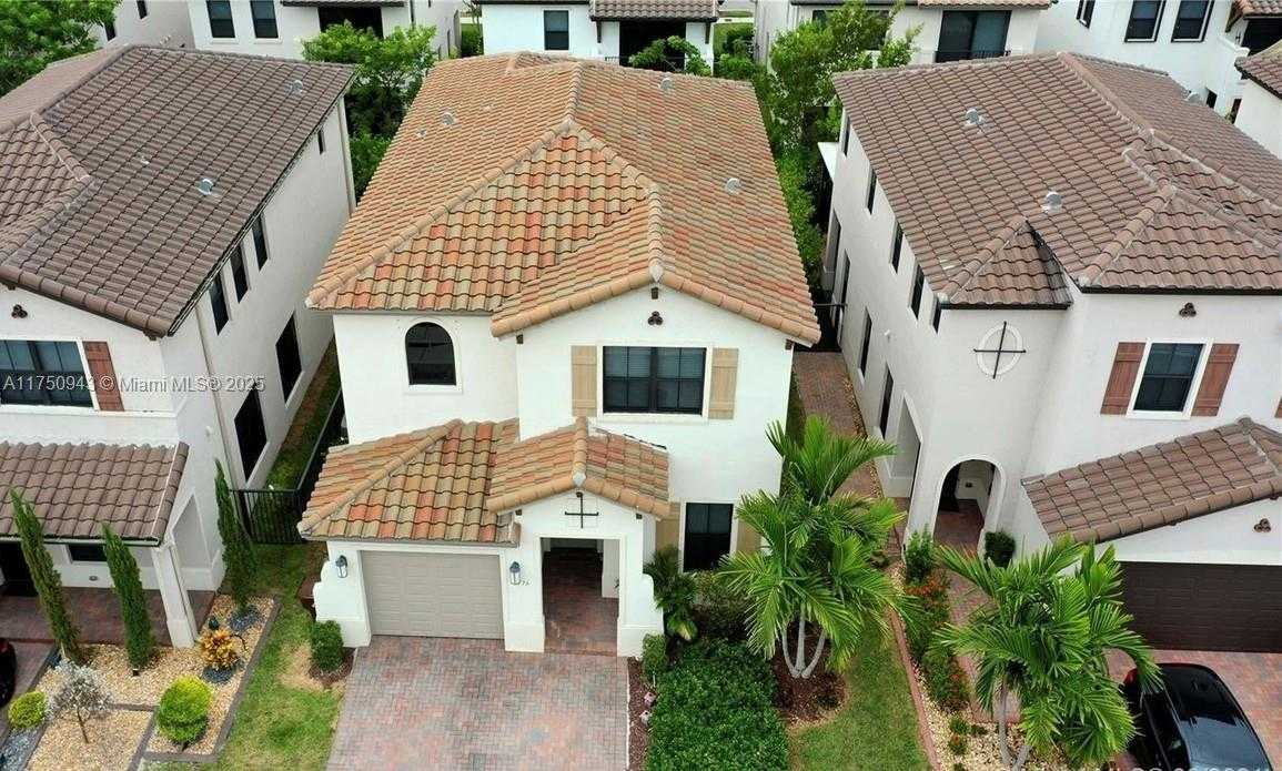 Small Image of 9776 WEST 34TH AVE, Hialeah Number 7