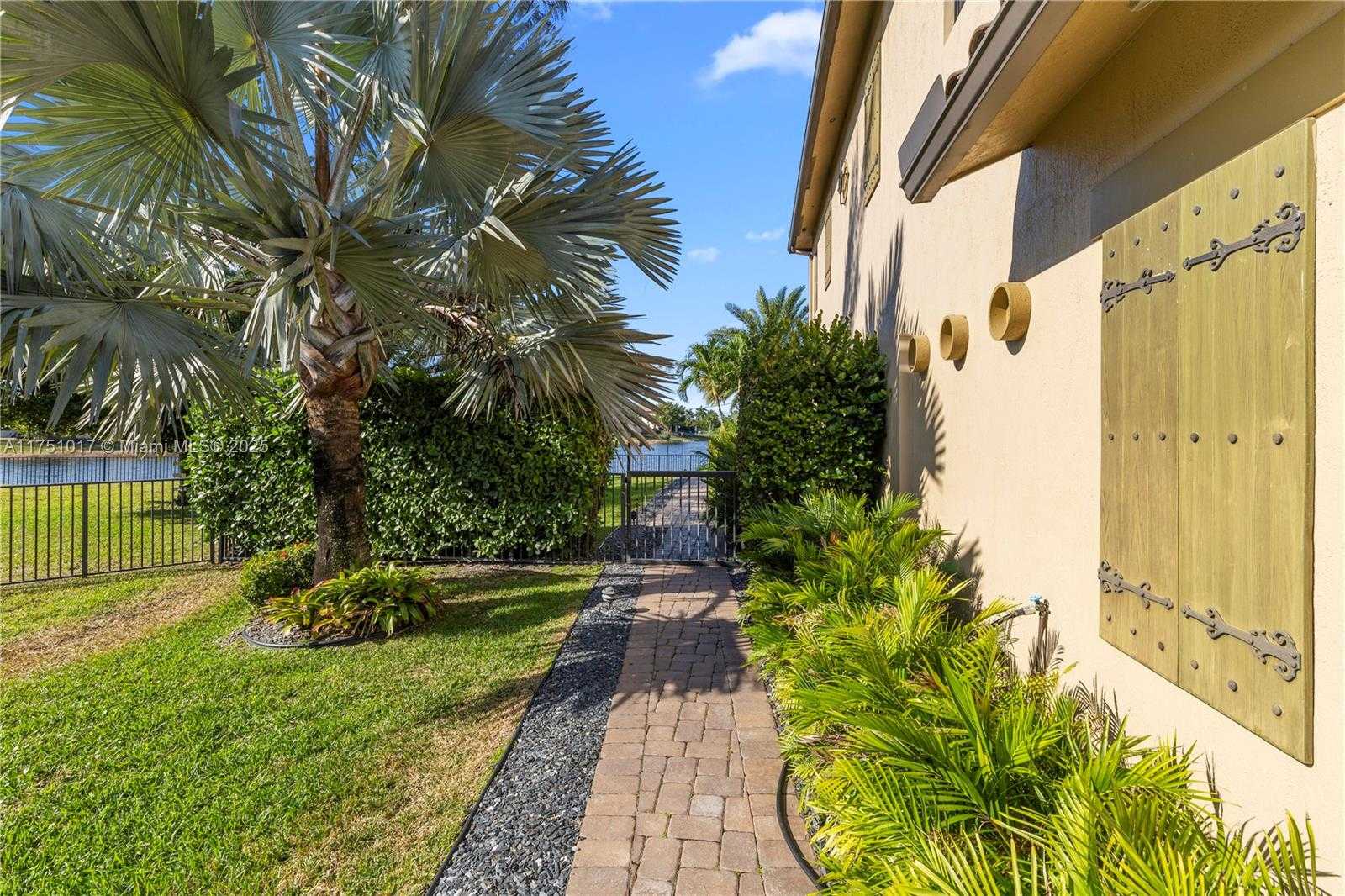 Small Image of 11360 NORTH WEST 83RD WAY, Parkland Number 17
