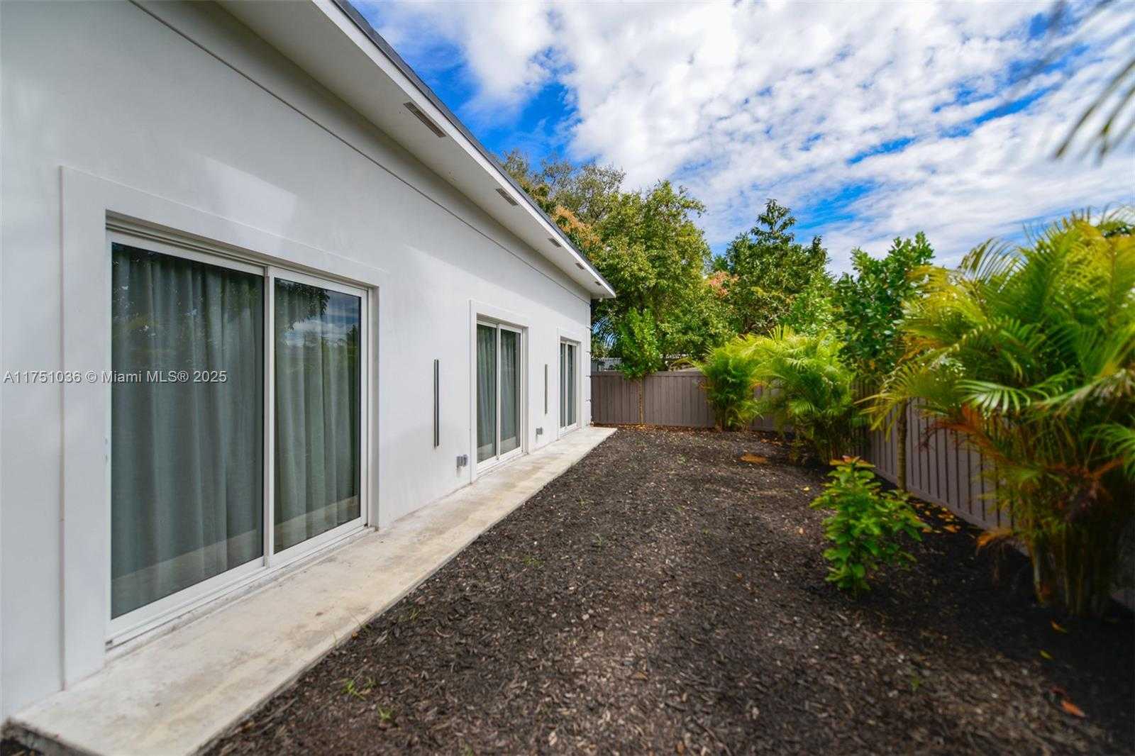 Small Image of 635 SOUTH WEST 9TH ST, Hallandale Beach Number 32