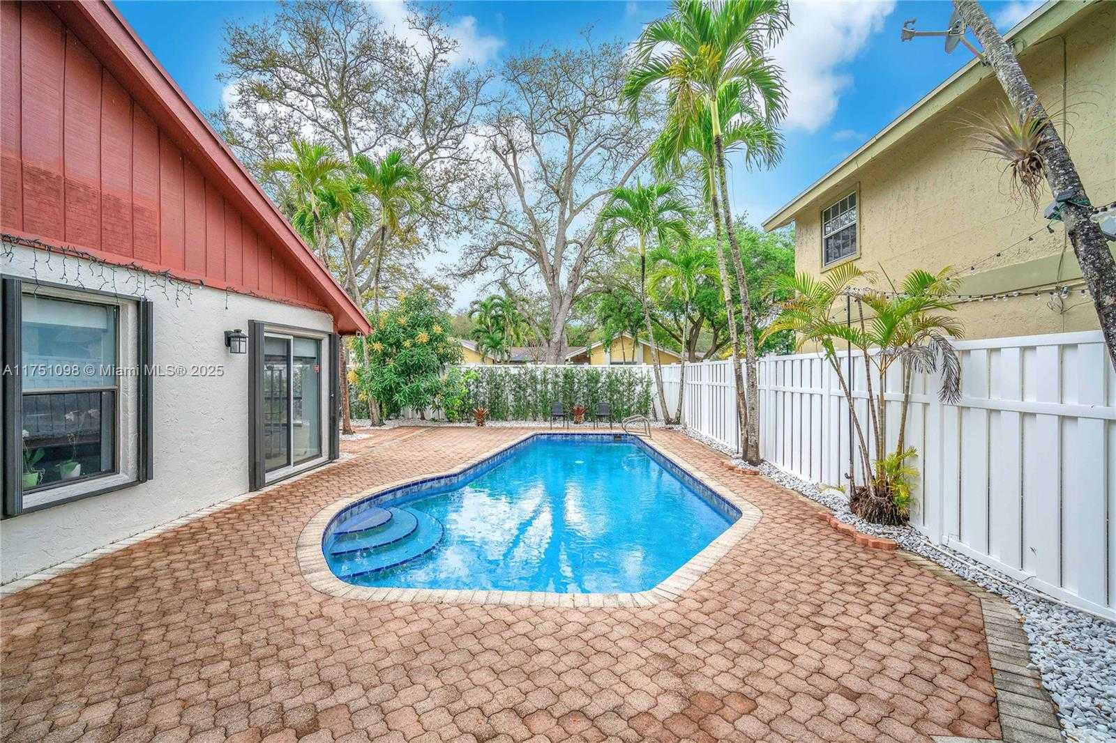 Small Image of 66 FOREST CIR, Cooper City Number 13
