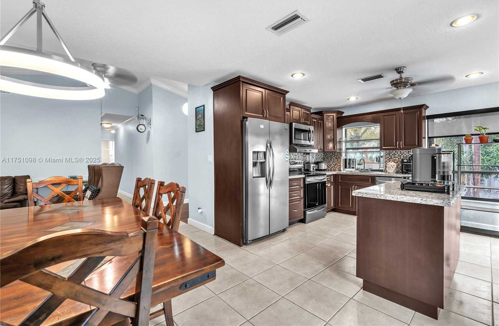 Small Image of 66 FOREST CIR, Cooper City Number 15
