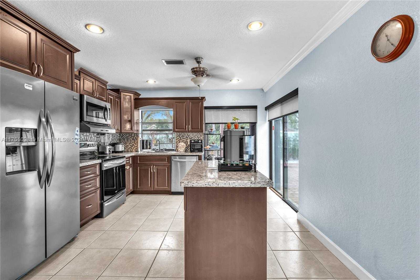 Small Image of 66 FOREST CIR, Cooper City Number 16