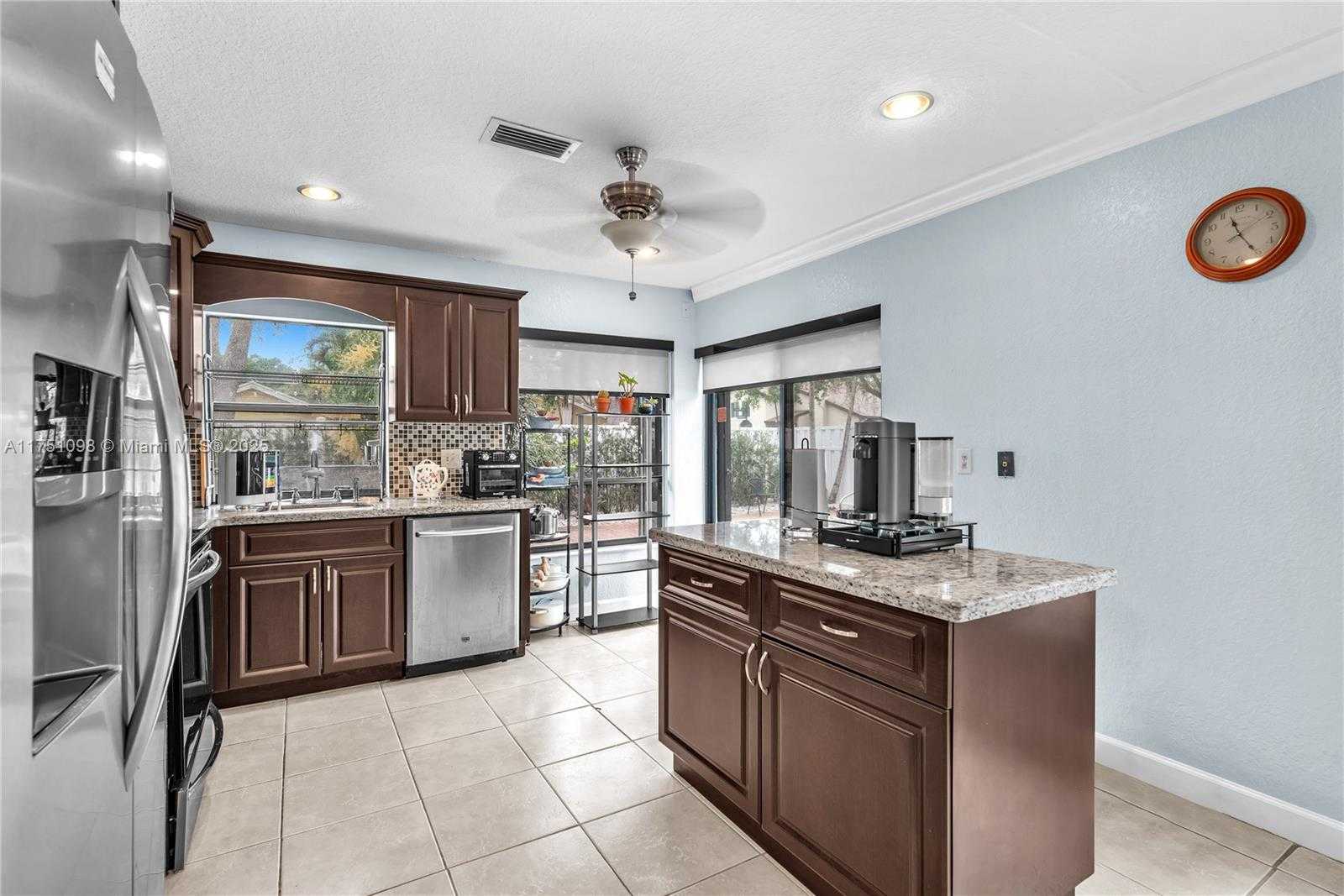 Small Image of 66 FOREST CIR, Cooper City Number 17