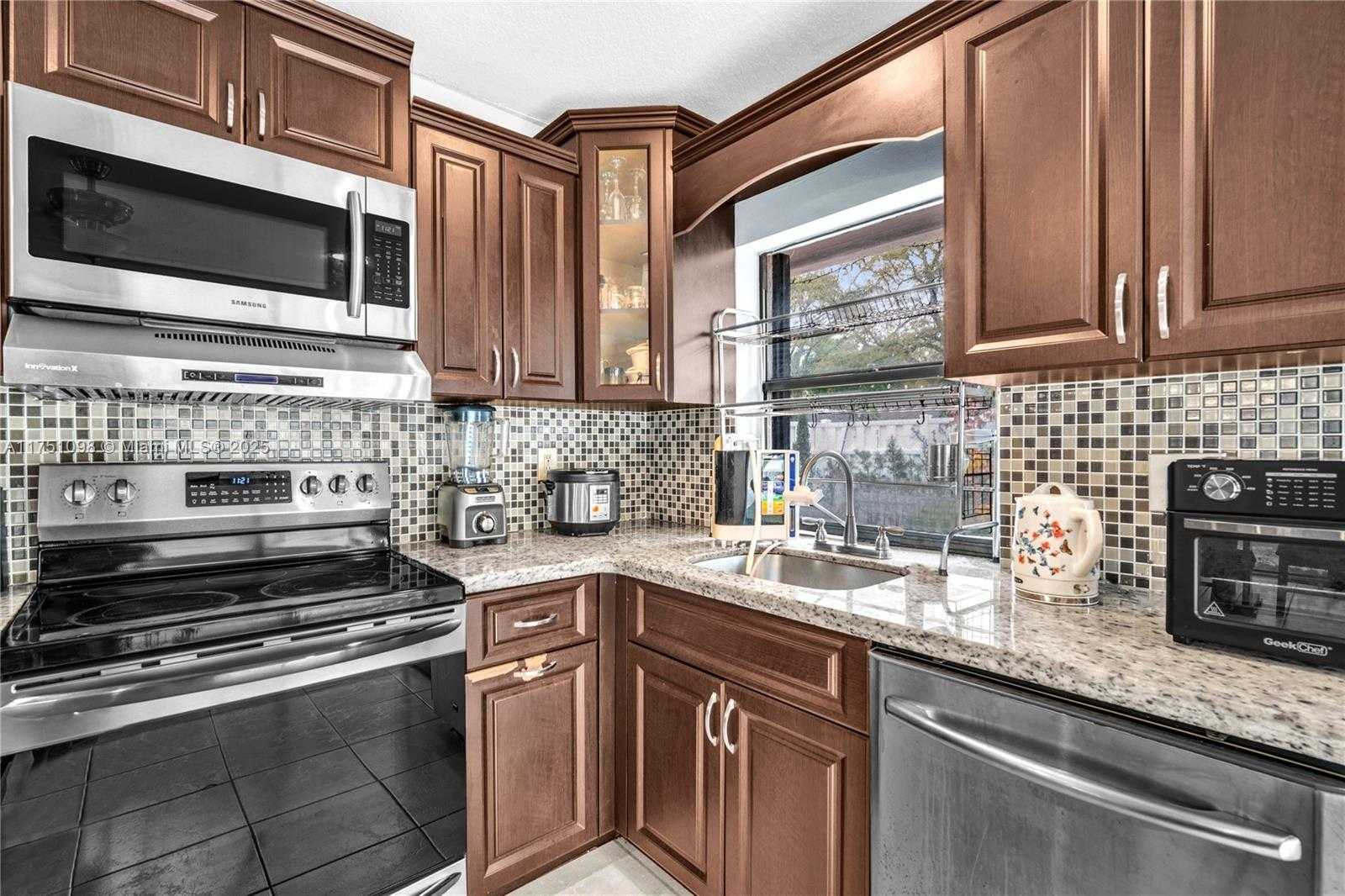 Small Image of 66 FOREST CIR, Cooper City Number 19