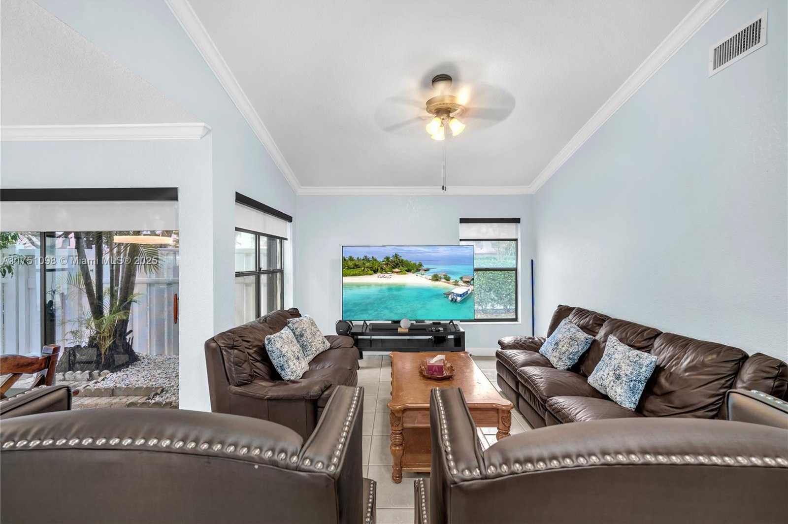 Small Image of 66 FOREST CIR, Cooper City Number 28