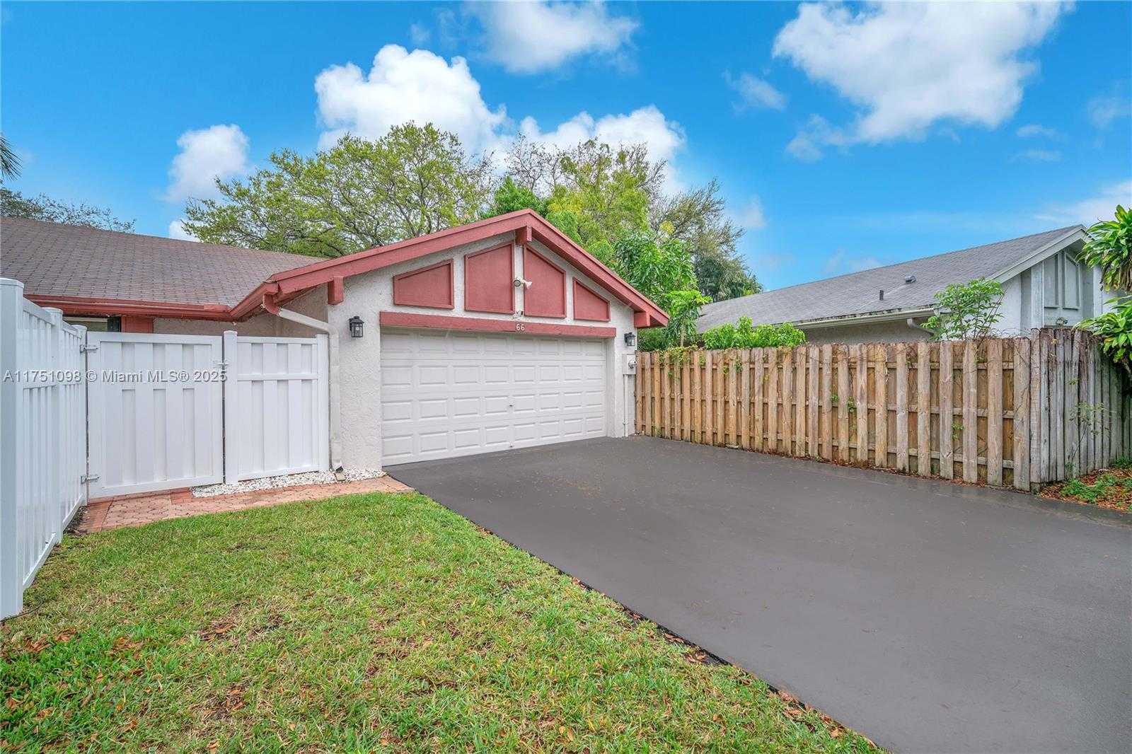 Small Image of 66 FOREST CIR, Cooper City Number 3