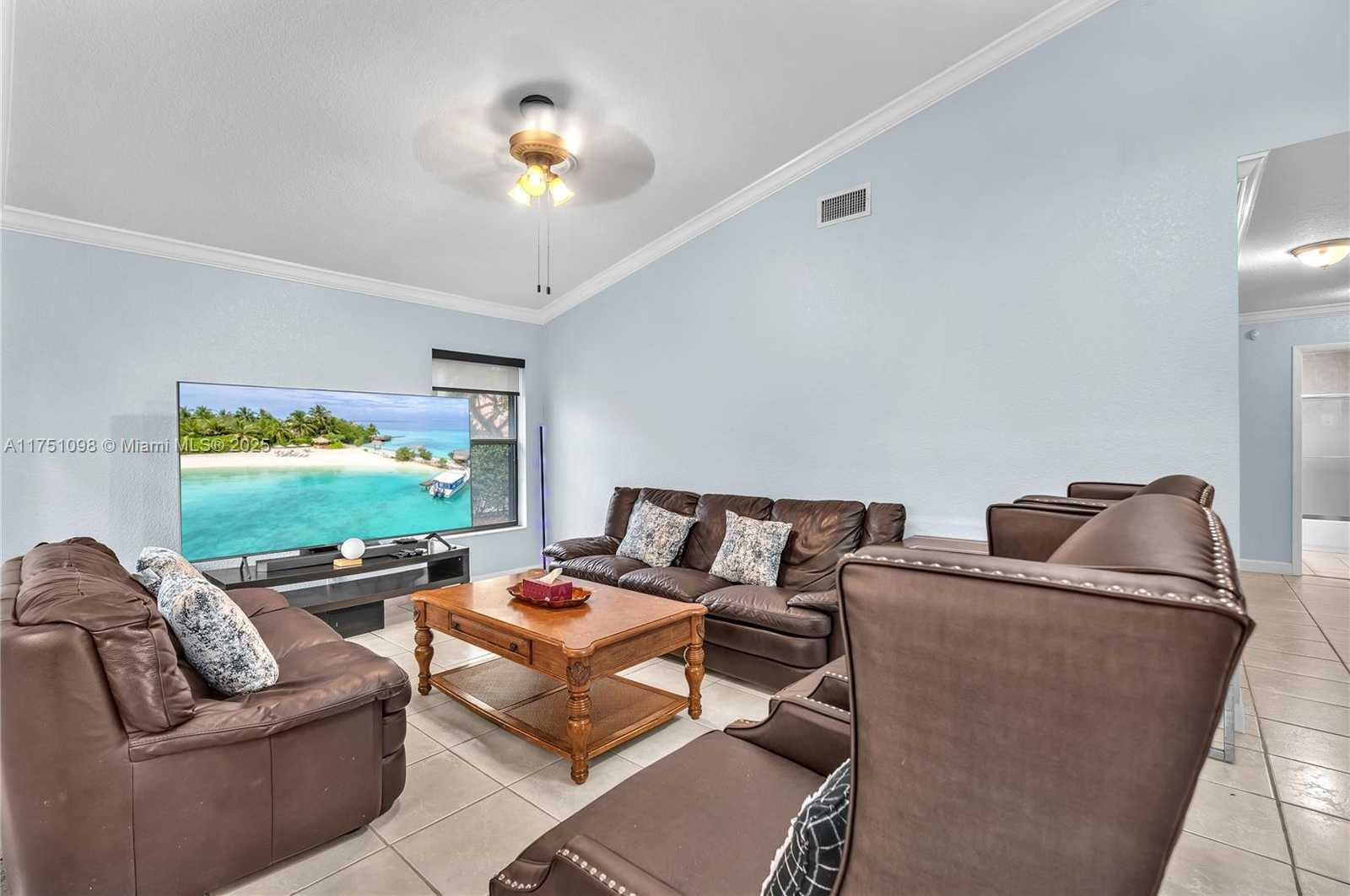 Small Image of 66 FOREST CIR, Cooper City Number 32
