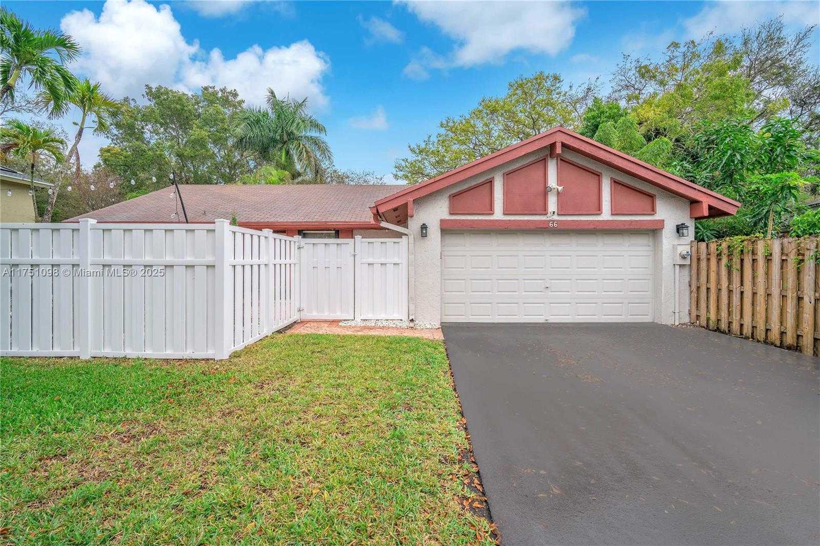 Small Image of 66 FOREST CIR, Cooper City Number 4