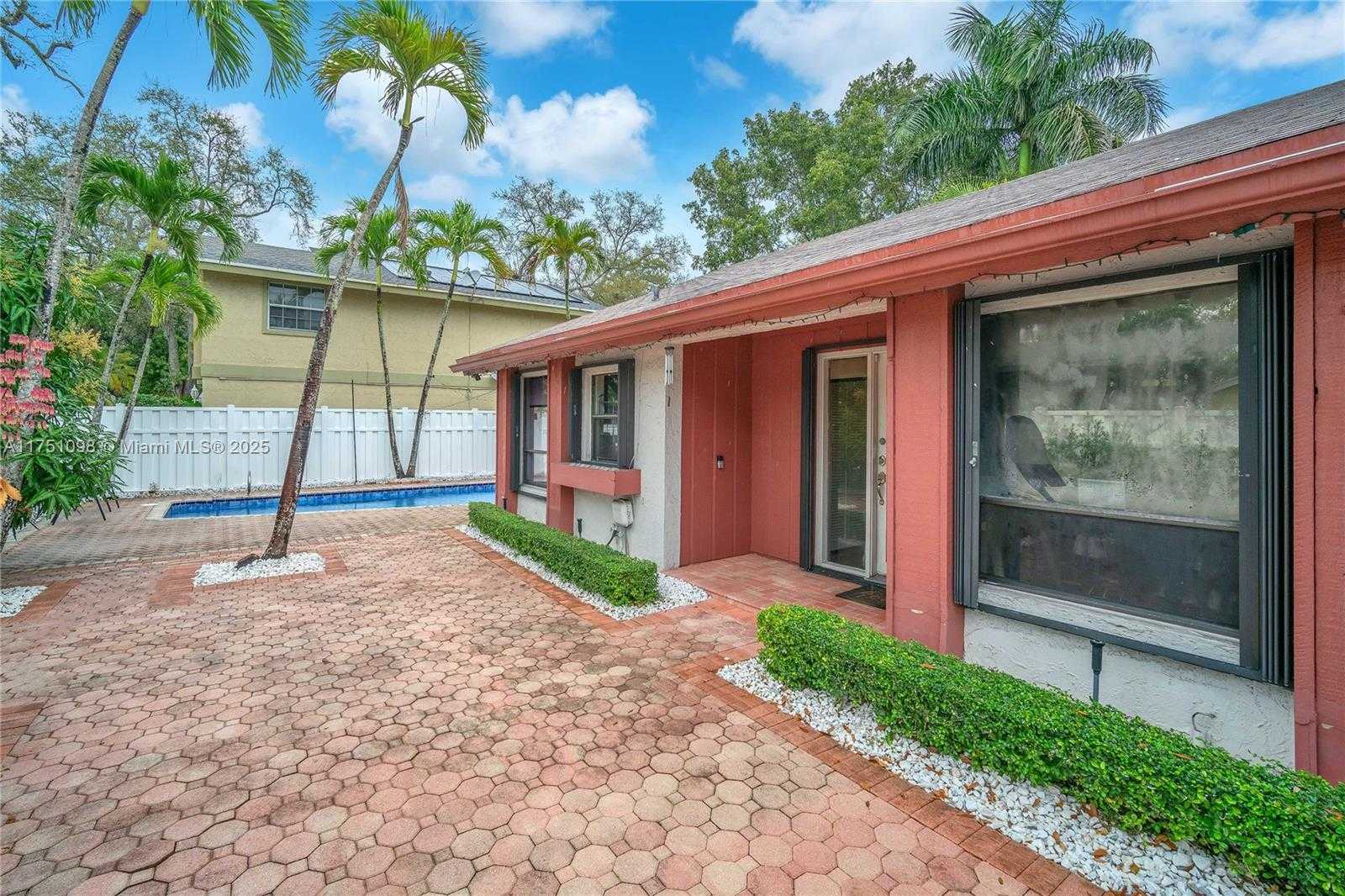Small Image of 66 FOREST CIR, Cooper City Number 5