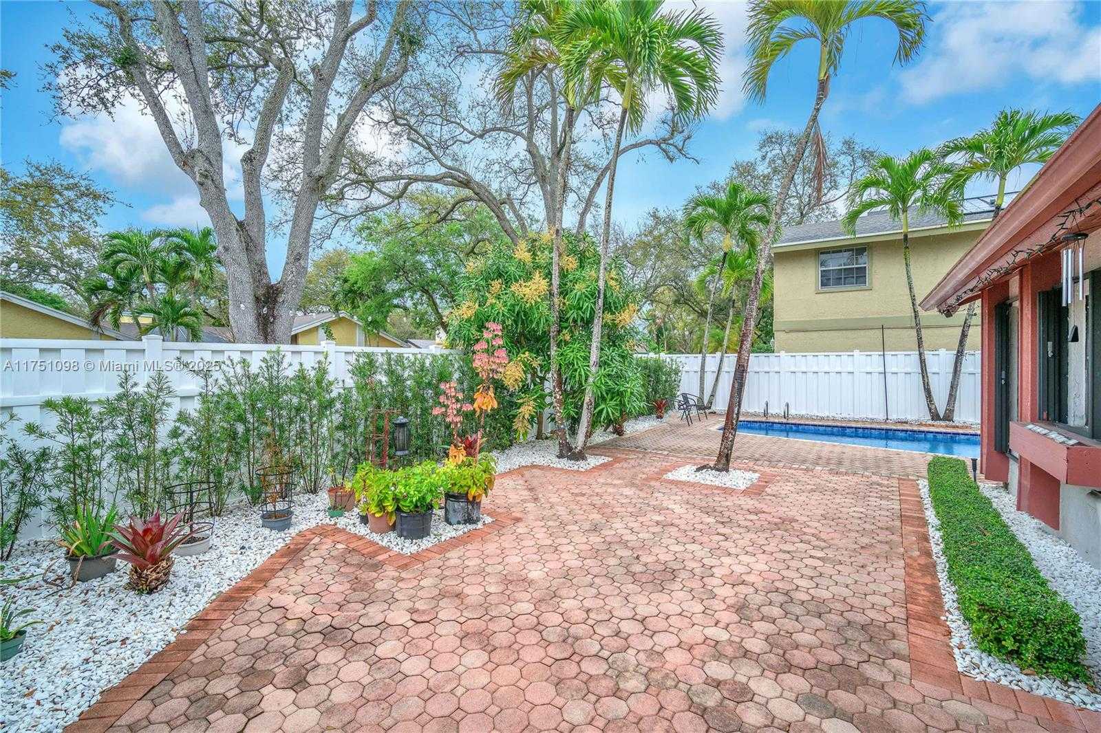 Small Image of 66 FOREST CIR, Cooper City Number 6