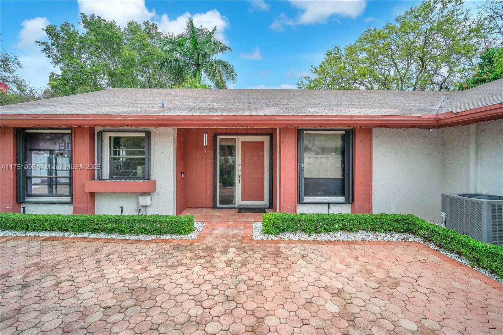 Small Image of 66 FOREST CIR, Cooper City Number 7