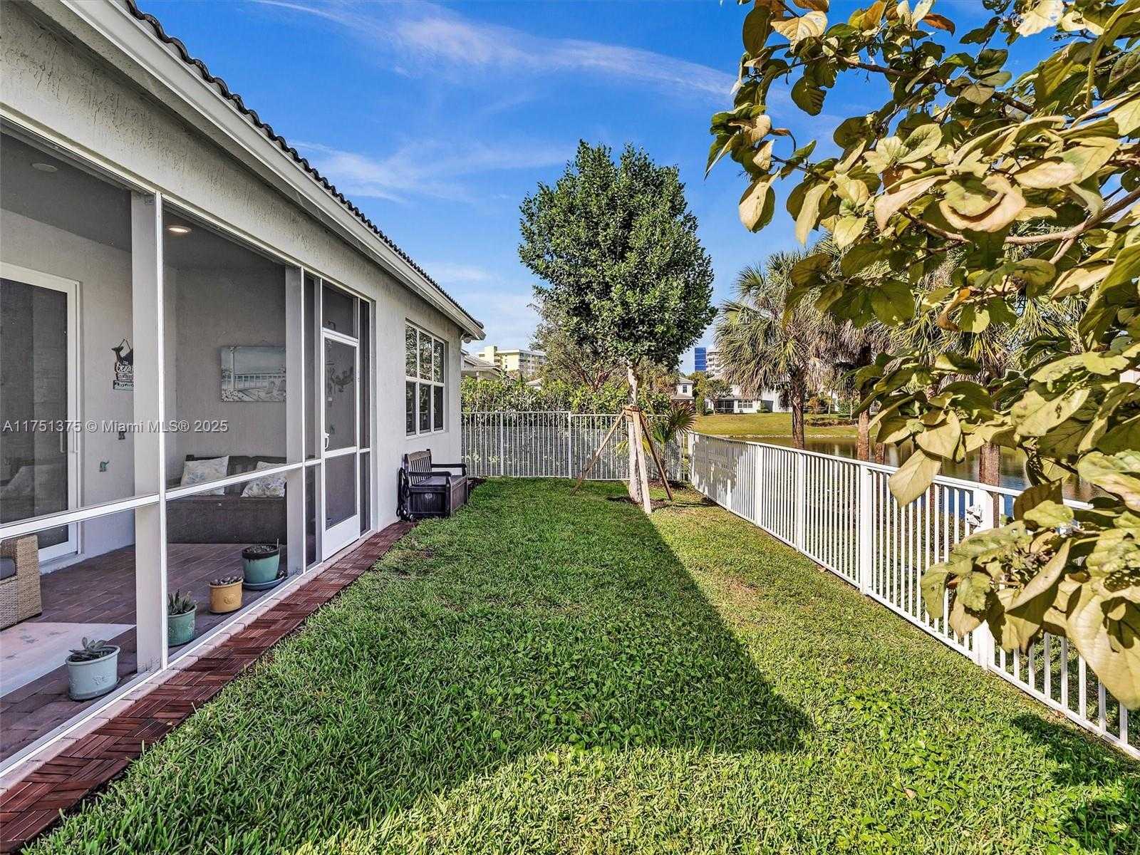 Small Image of 1575 PONGAM TER, Hollywood Number 31