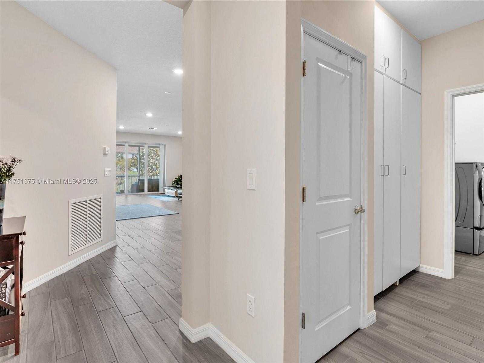 Small Image of 1575 PONGAM TER, Hollywood Number 59