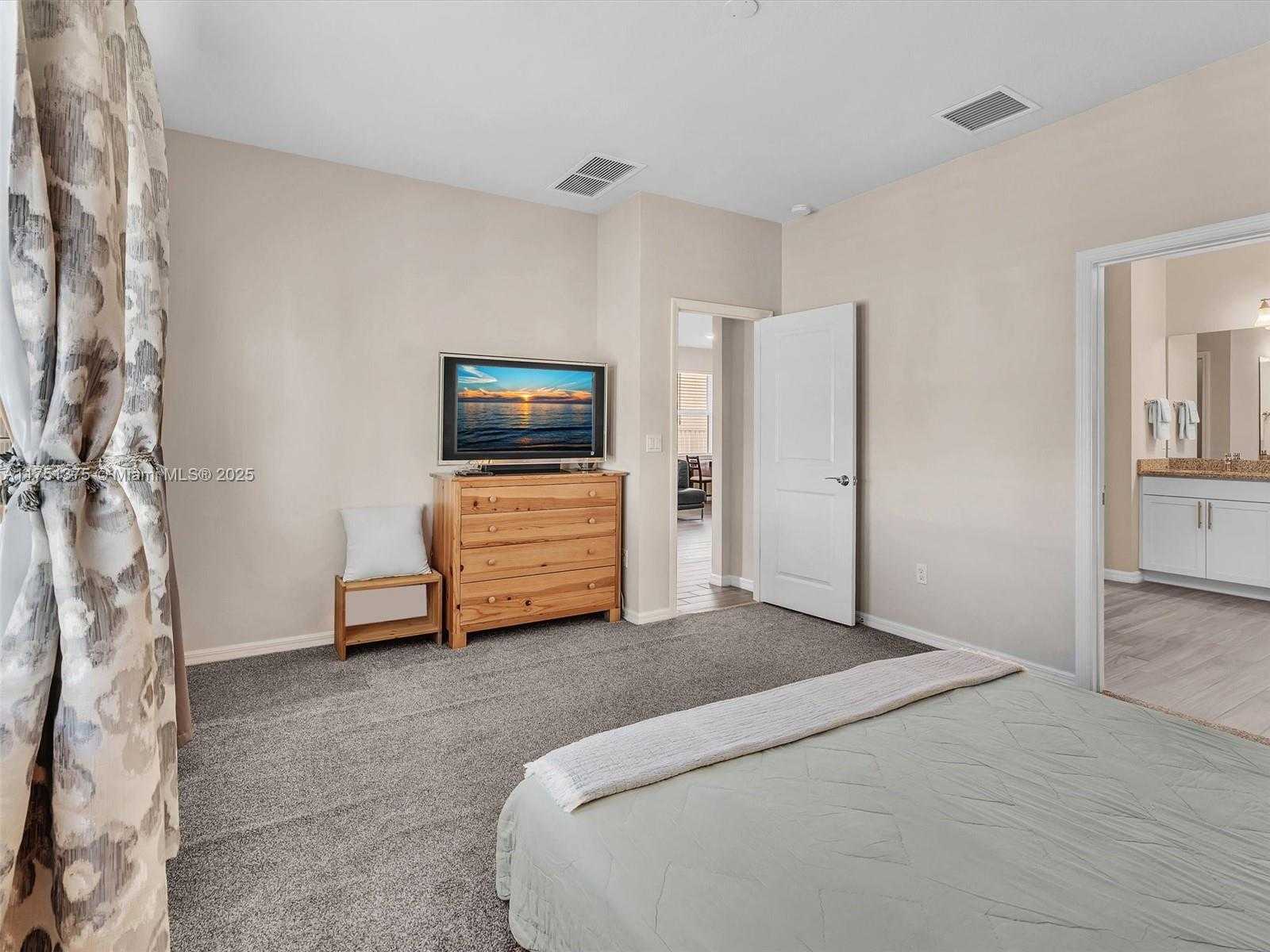 Small Image of 1575 PONGAM TER, Hollywood Number 91