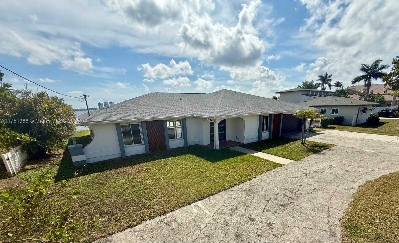 Small Image of 111 E NORTH SHORE AVE, Fort Myers Number 2
