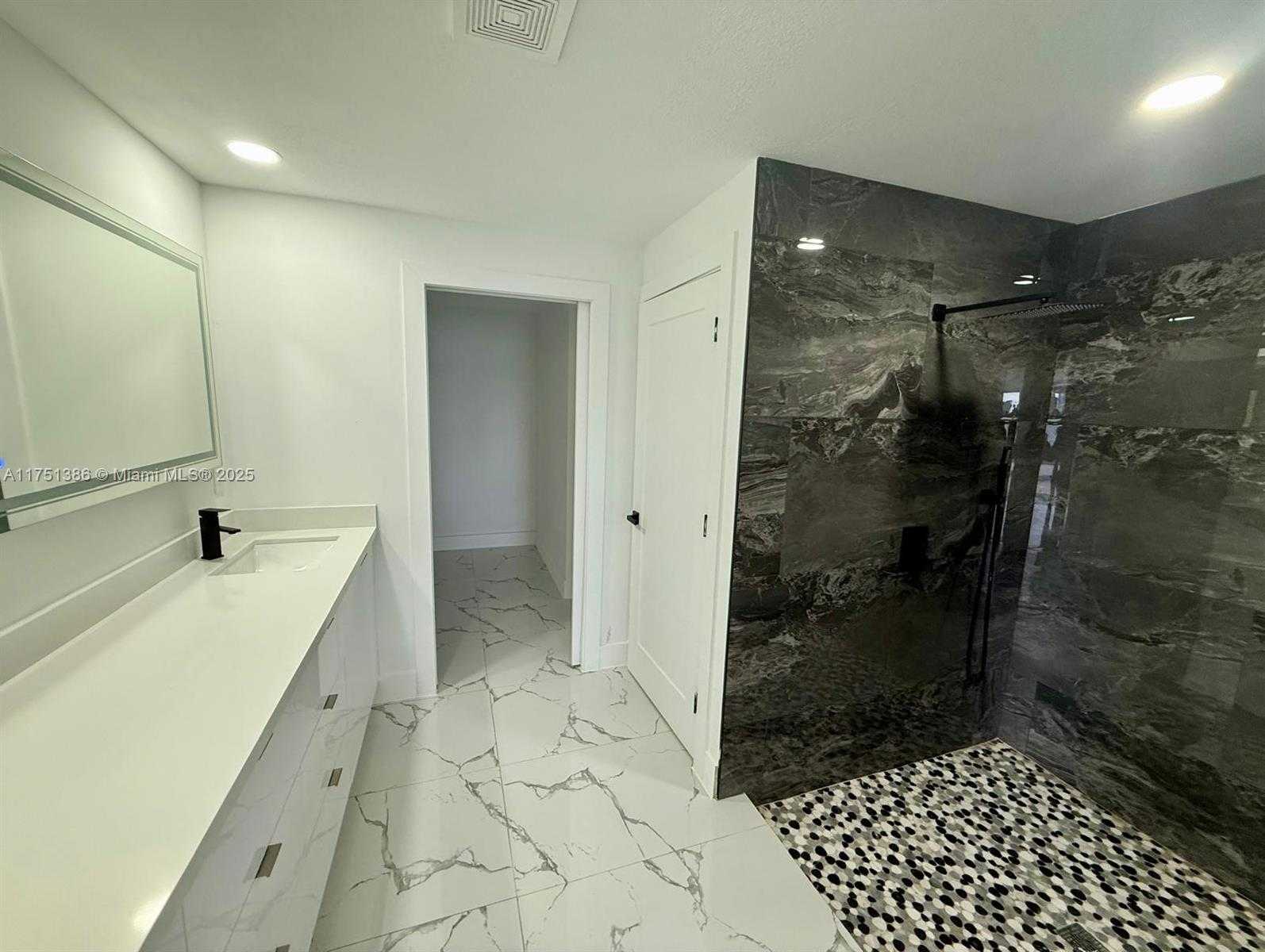 Small Image of 111 E NORTH SHORE AVE, Fort Myers Number 21