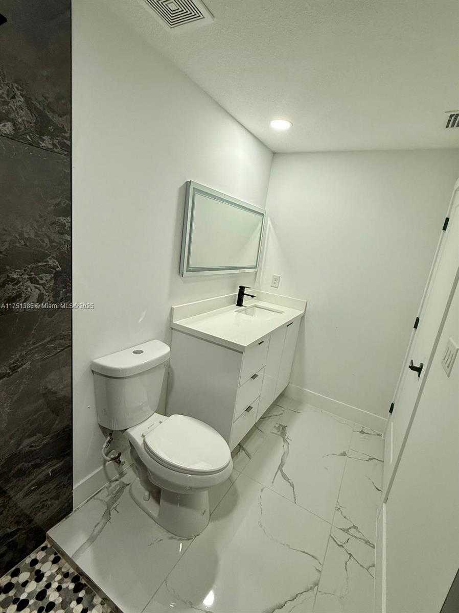 Small Image of 111 E NORTH SHORE AVE, Fort Myers Number 22