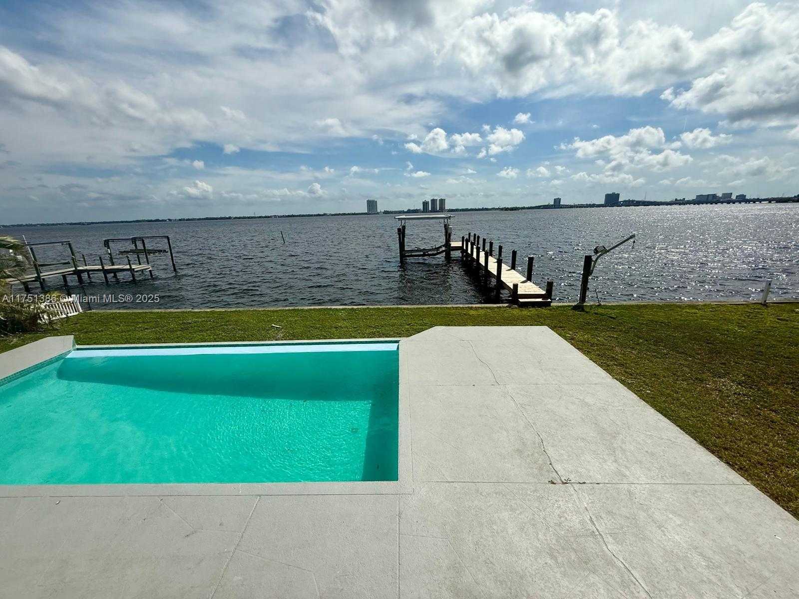 Small Image of 111 E NORTH SHORE AVE, Fort Myers Number 41