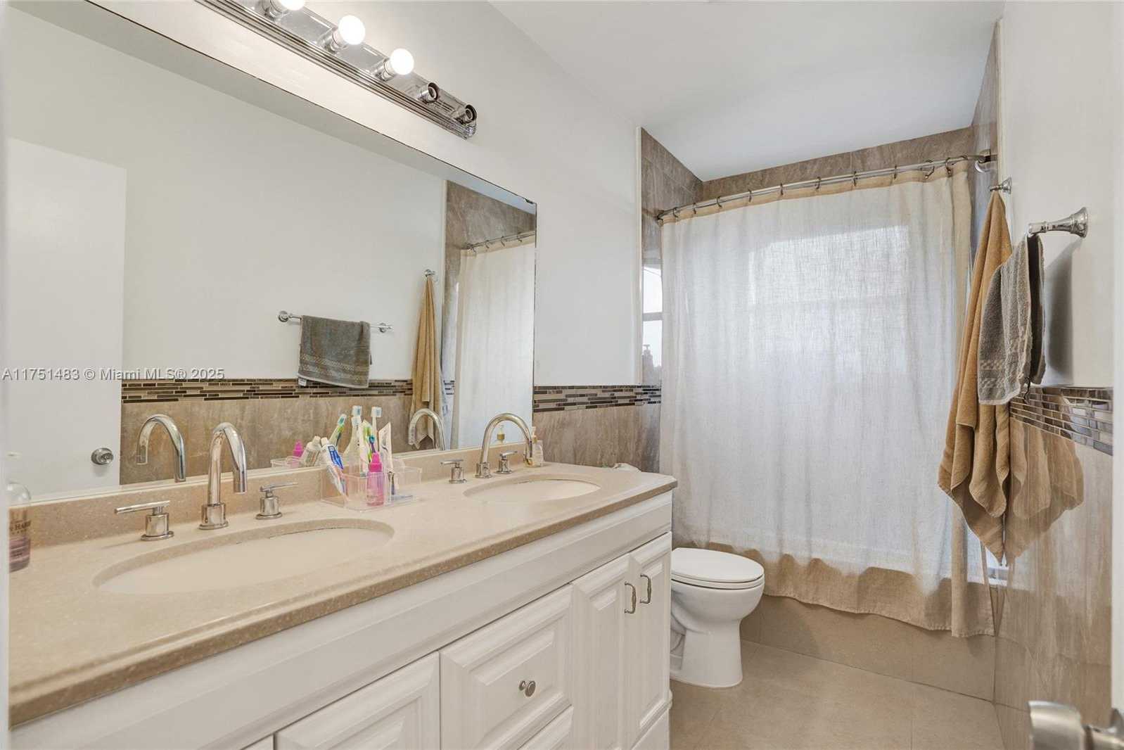Small Image of 1052 NORTH EAST 179TH TER, North Miami Beach Number 15