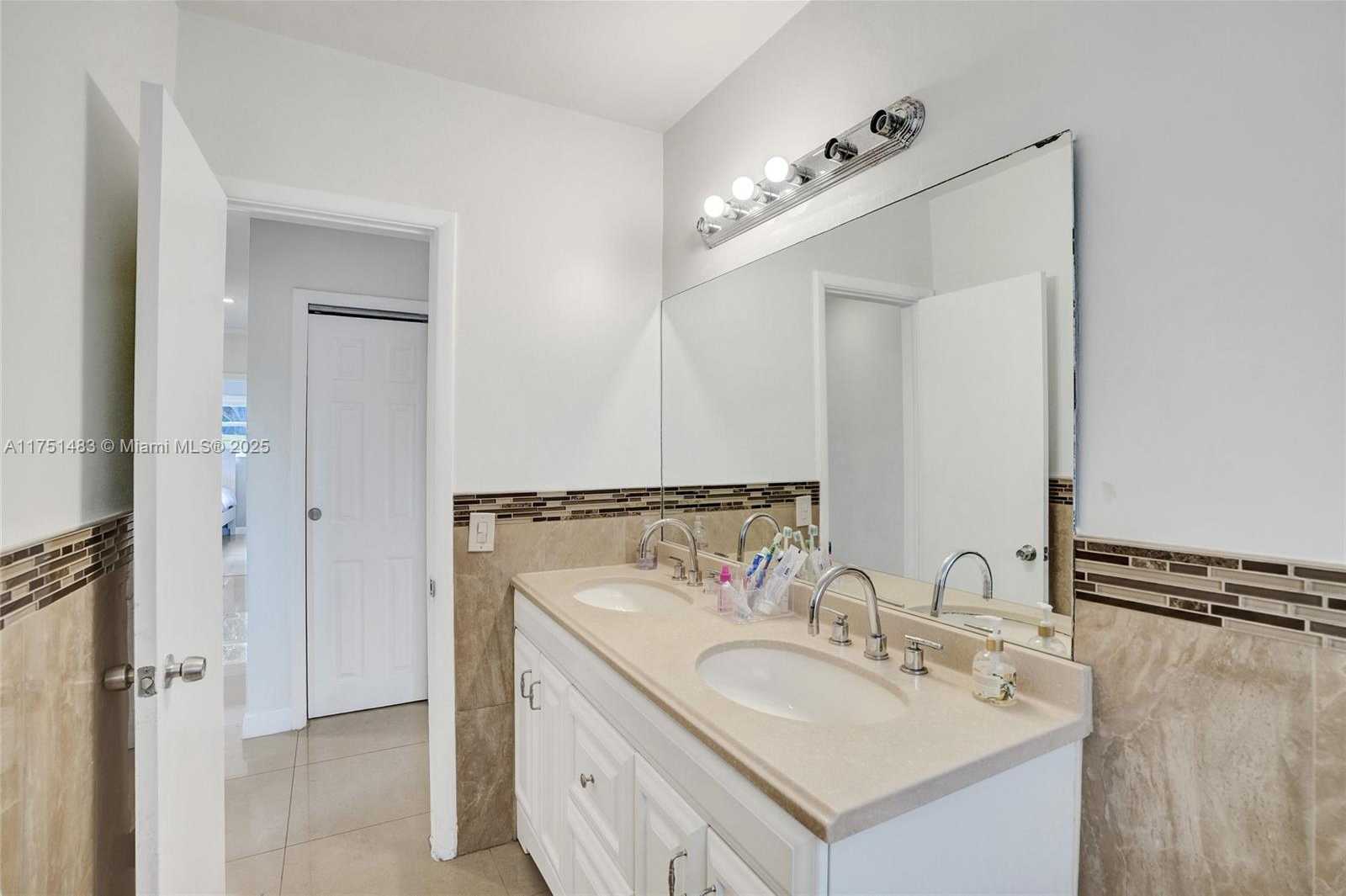Small Image of 1052 NORTH EAST 179TH TER, North Miami Beach Number 16