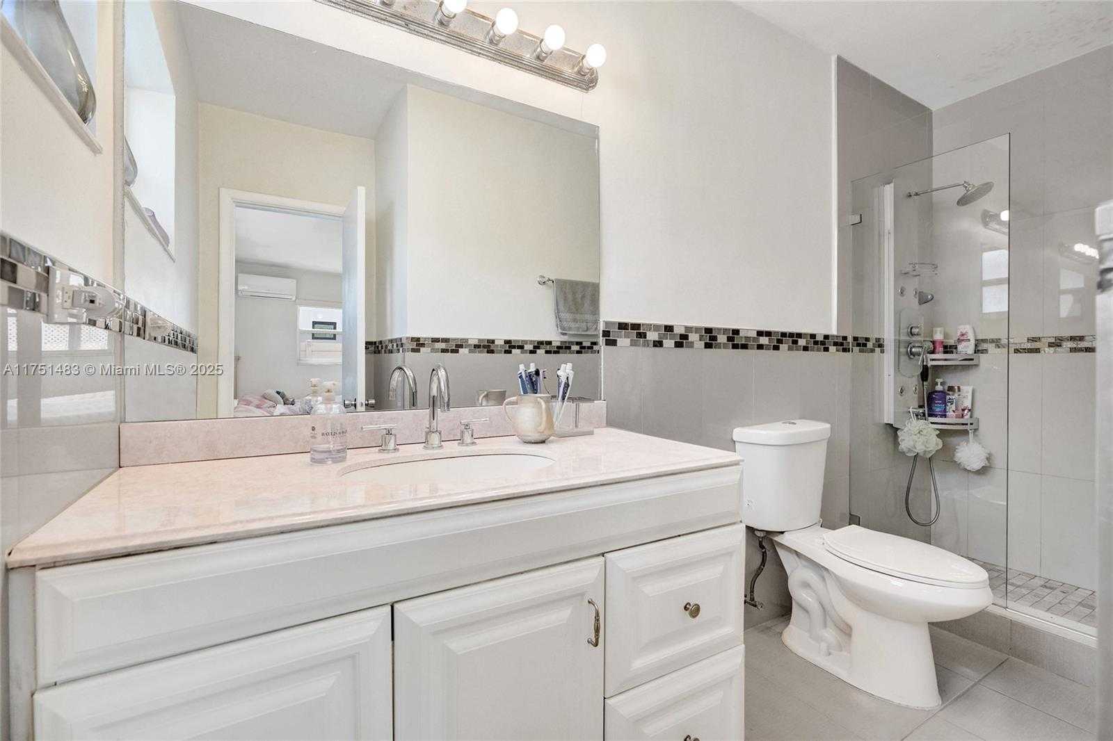 Small Image of 1052 NORTH EAST 179TH TER, North Miami Beach Number 21