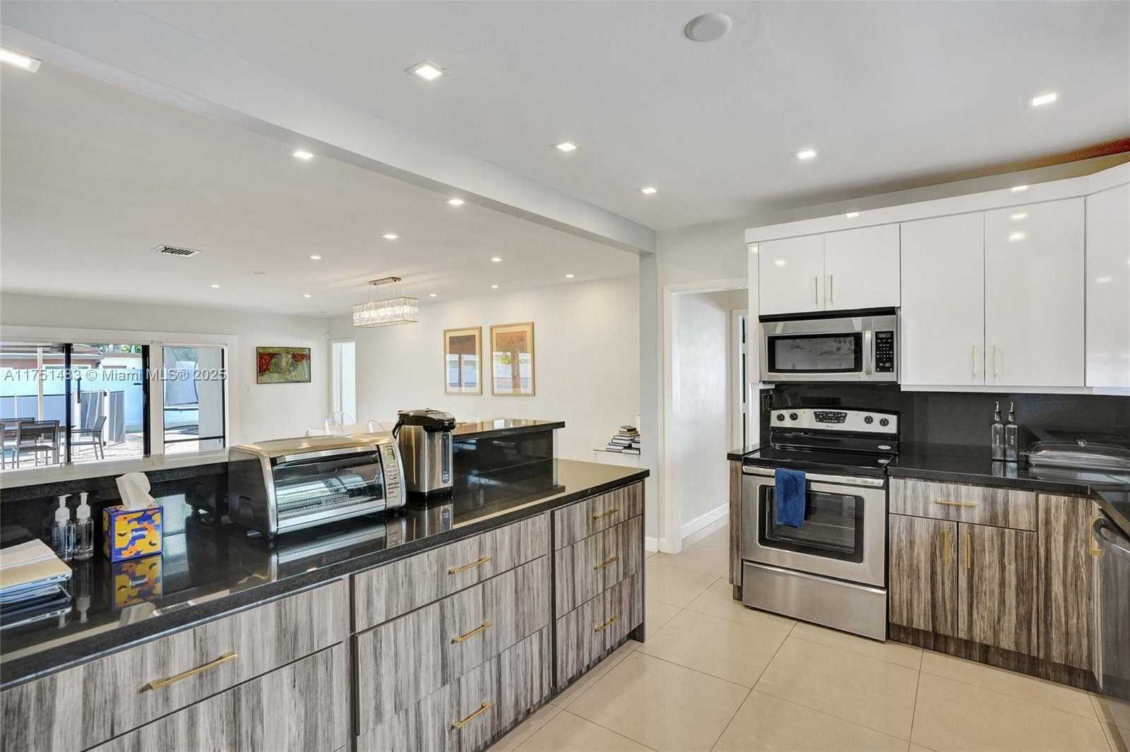 Small Image of 1052 NORTH EAST 179TH TER, North Miami Beach Number 24