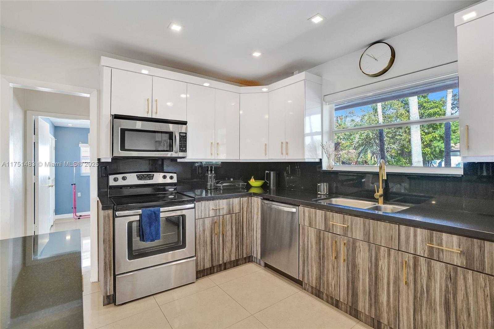 Small Image of 1052 NORTH EAST 179TH TER, North Miami Beach Number 25
