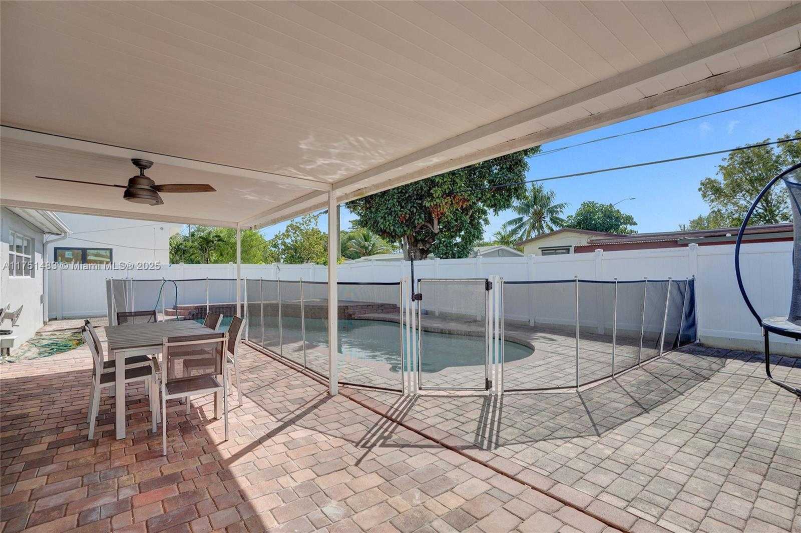 Small Image of 1052 NORTH EAST 179TH TER, North Miami Beach Number 27