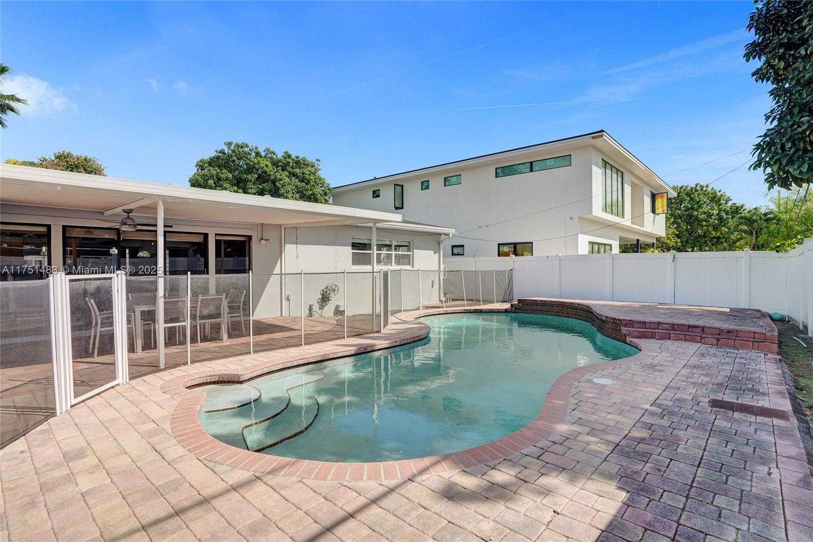 Small Image of 1052 NORTH EAST 179TH TER, North Miami Beach Number 28