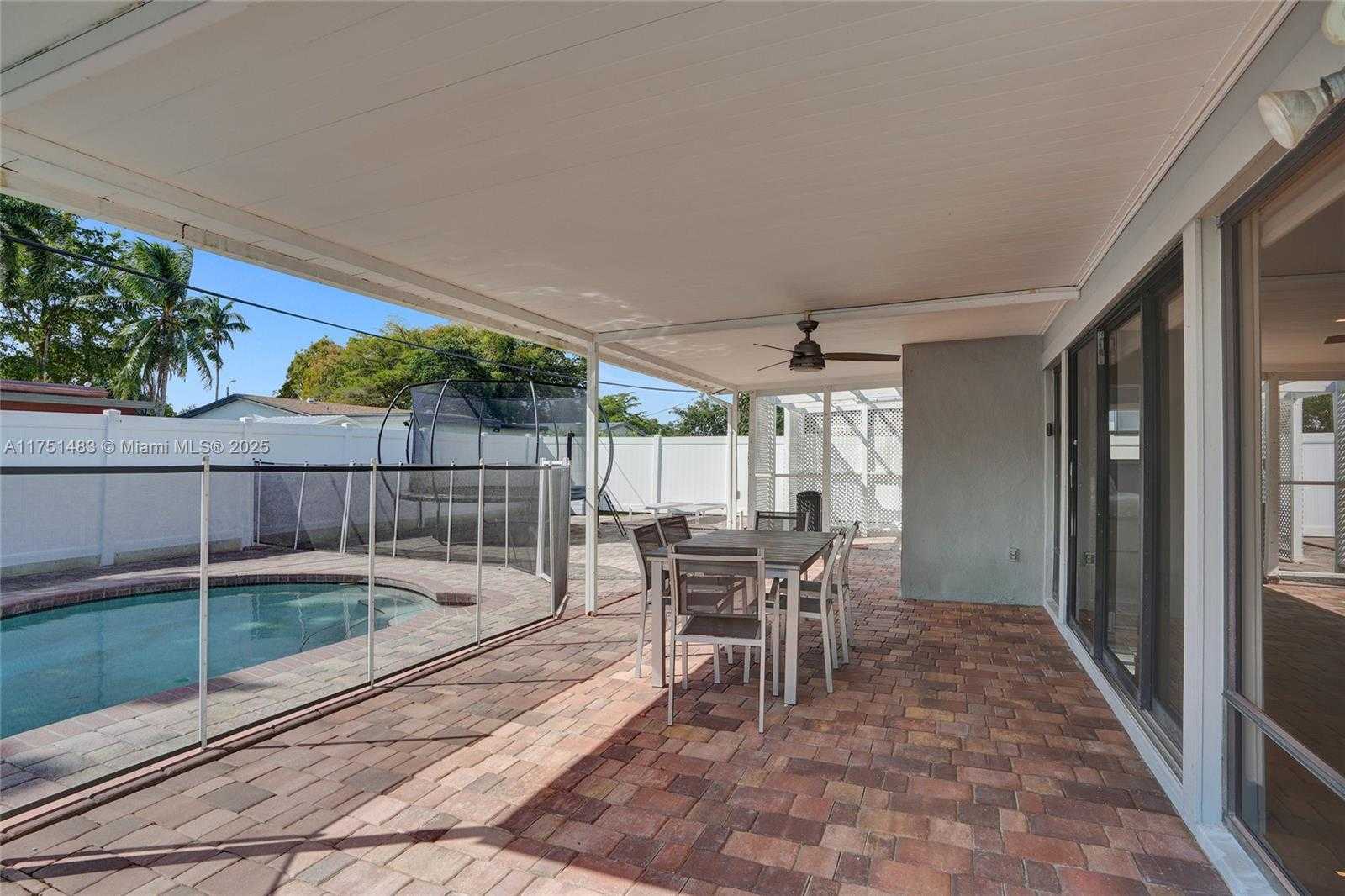 Small Image of 1052 NORTH EAST 179TH TER, North Miami Beach Number 29