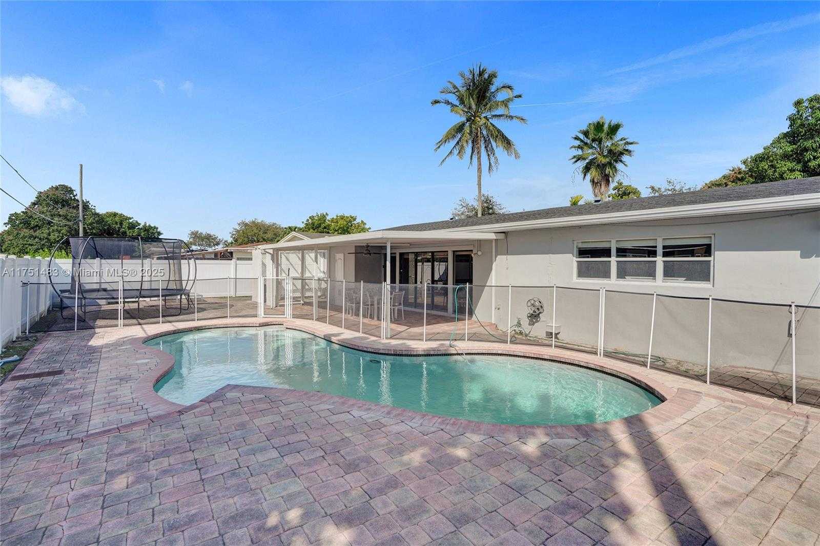 Small Image of 1052 NORTH EAST 179TH TER, North Miami Beach Number 31