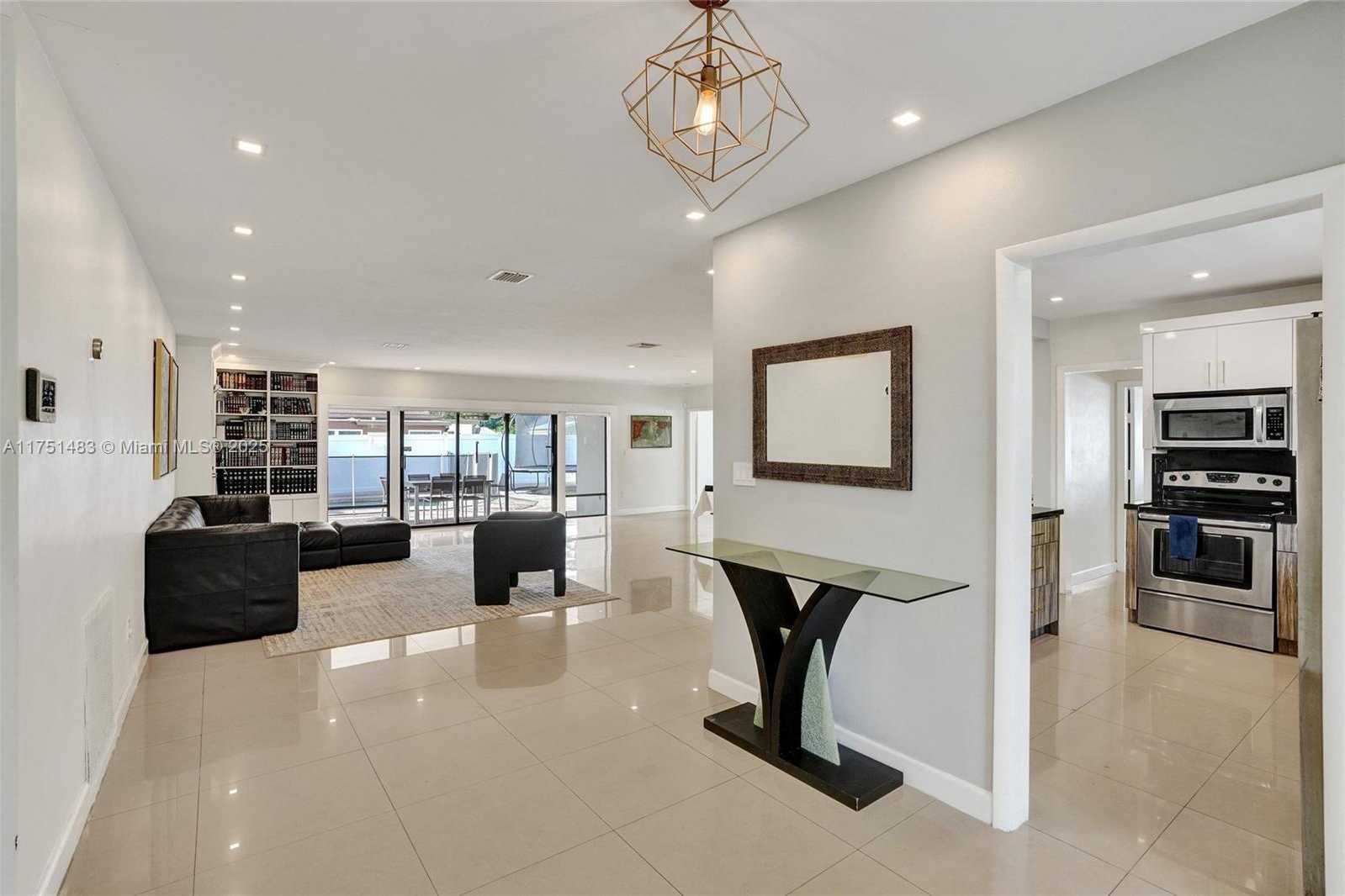 Small Image of 1052 NORTH EAST 179TH TER, North Miami Beach Number 6