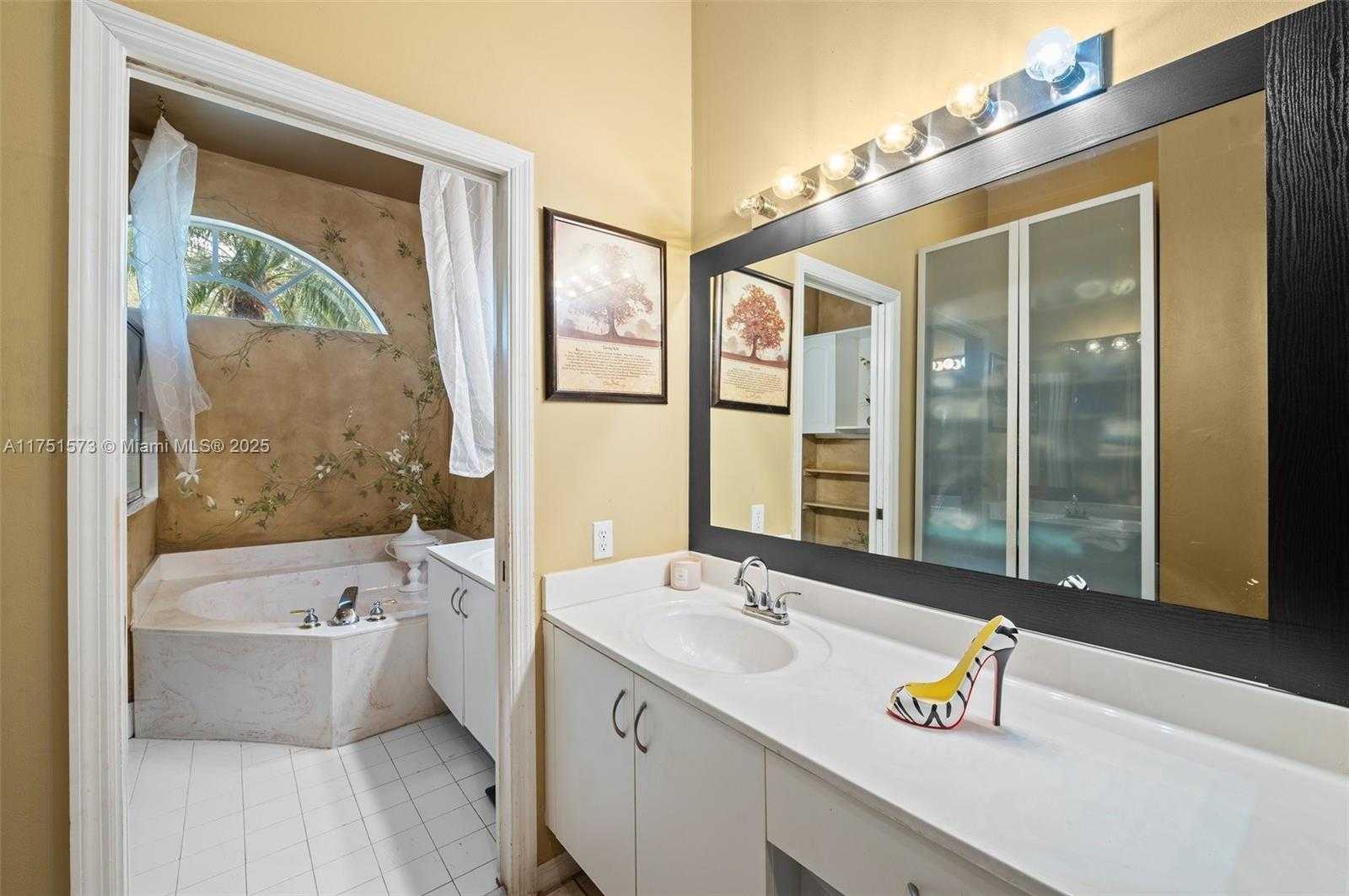 Small Image of 16358 SOUTH MARIPOSA CIR S, Pembroke Pines Number 18