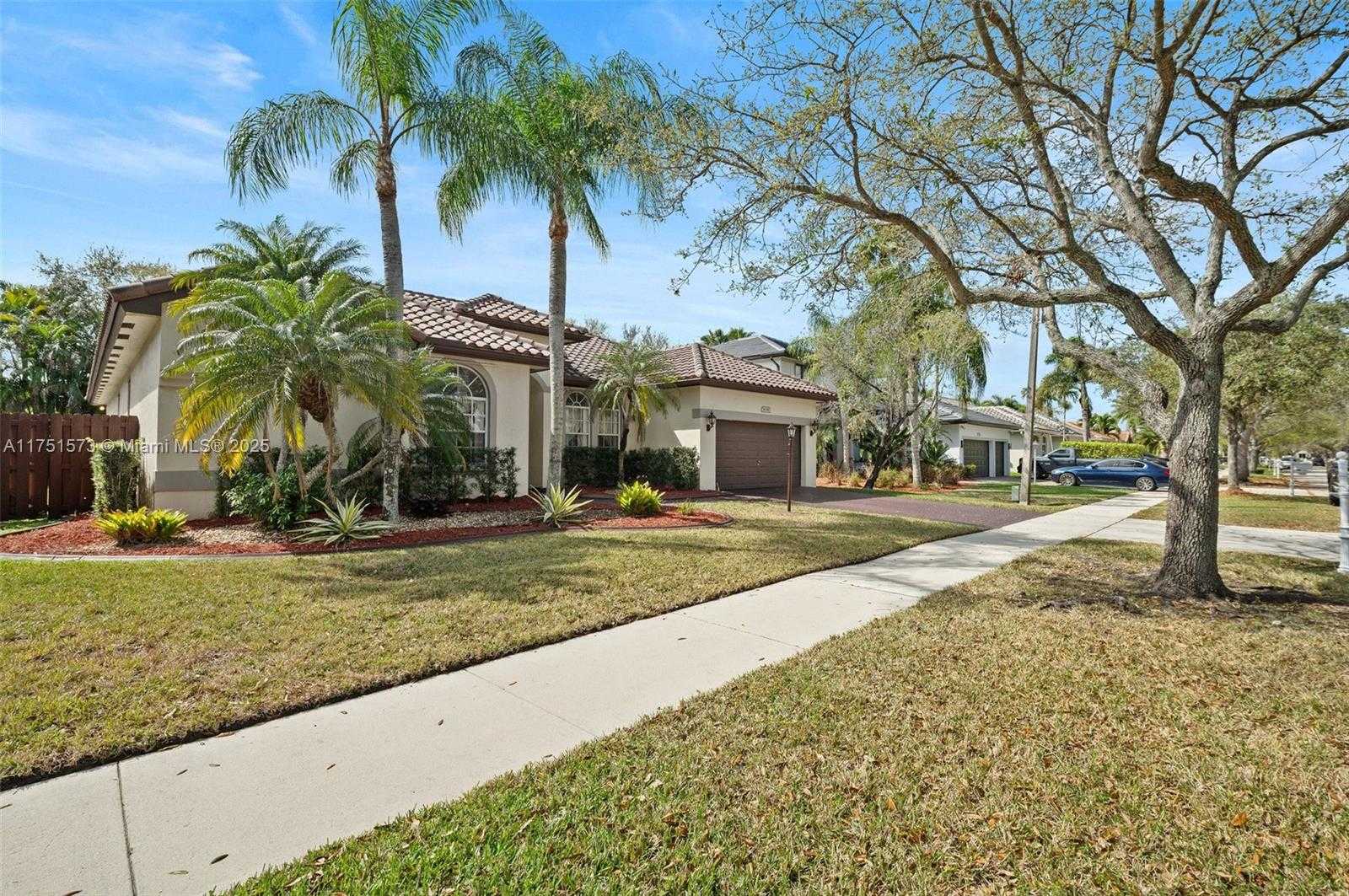 Small Image of 16358 SOUTH MARIPOSA CIR S, Pembroke Pines Number 2